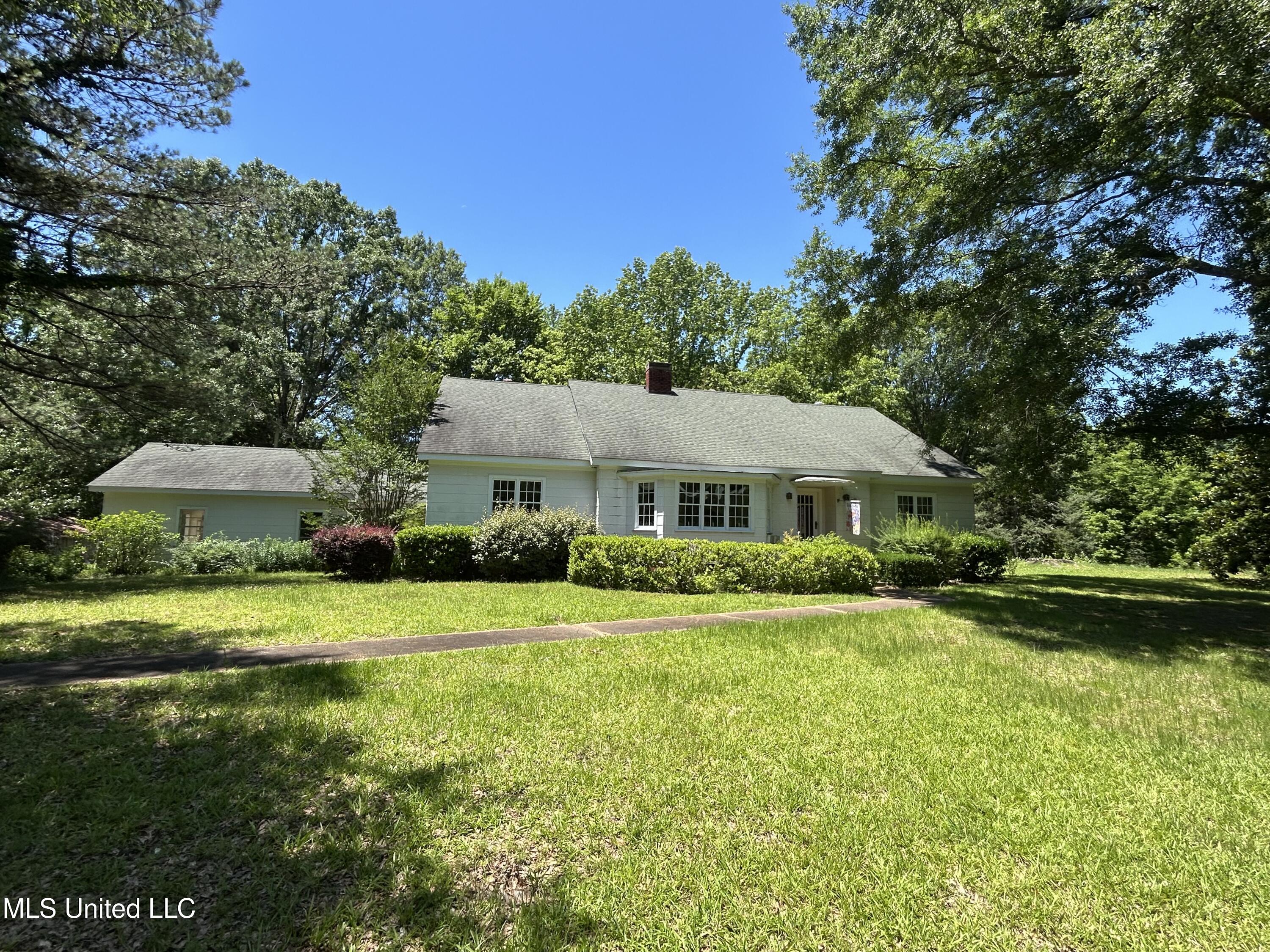329 195 Country Road Property Photo 1