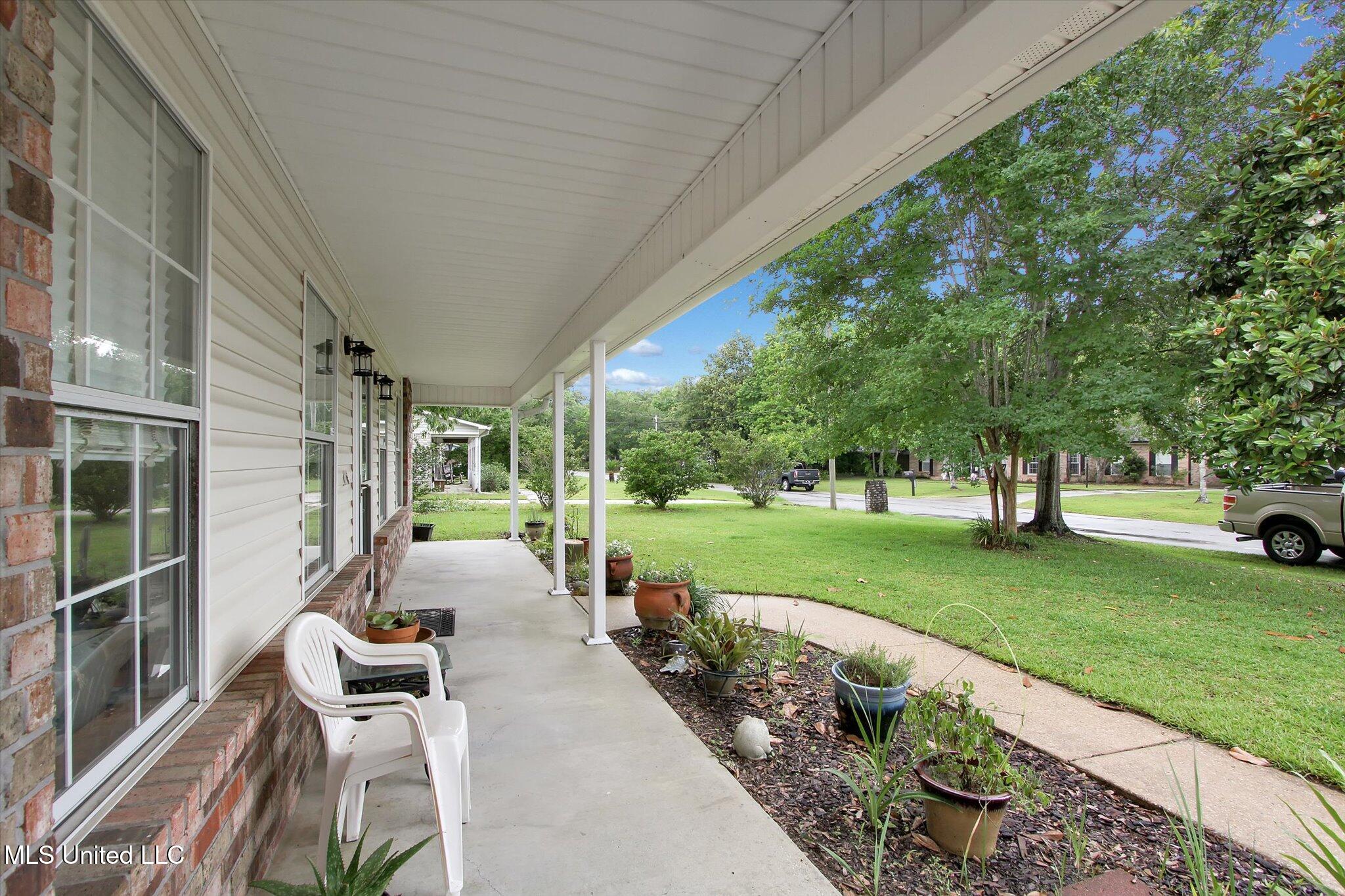 8809 Old Walnut Road Property Photo 4