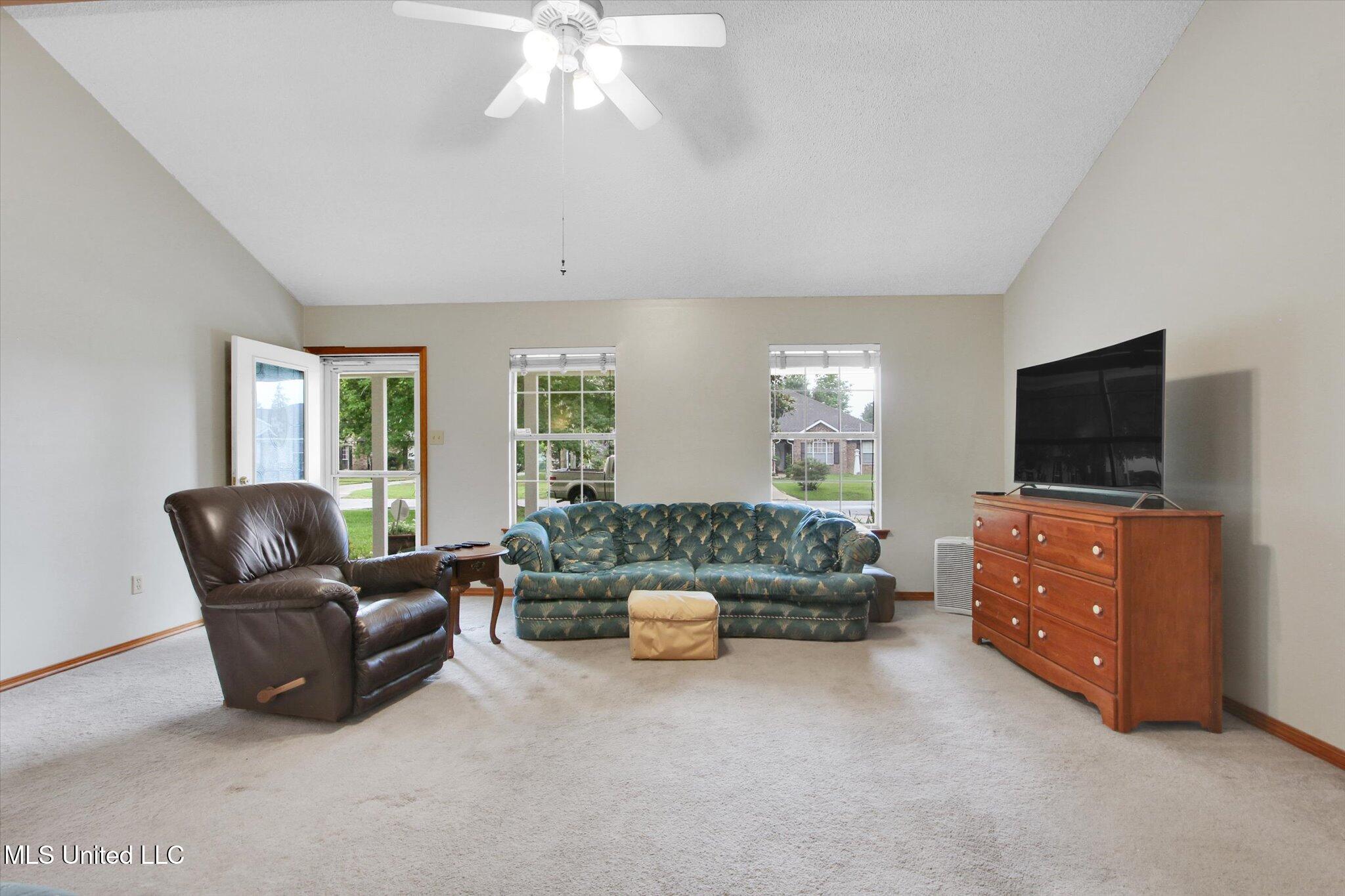 8809 Old Walnut Road Property Photo 6