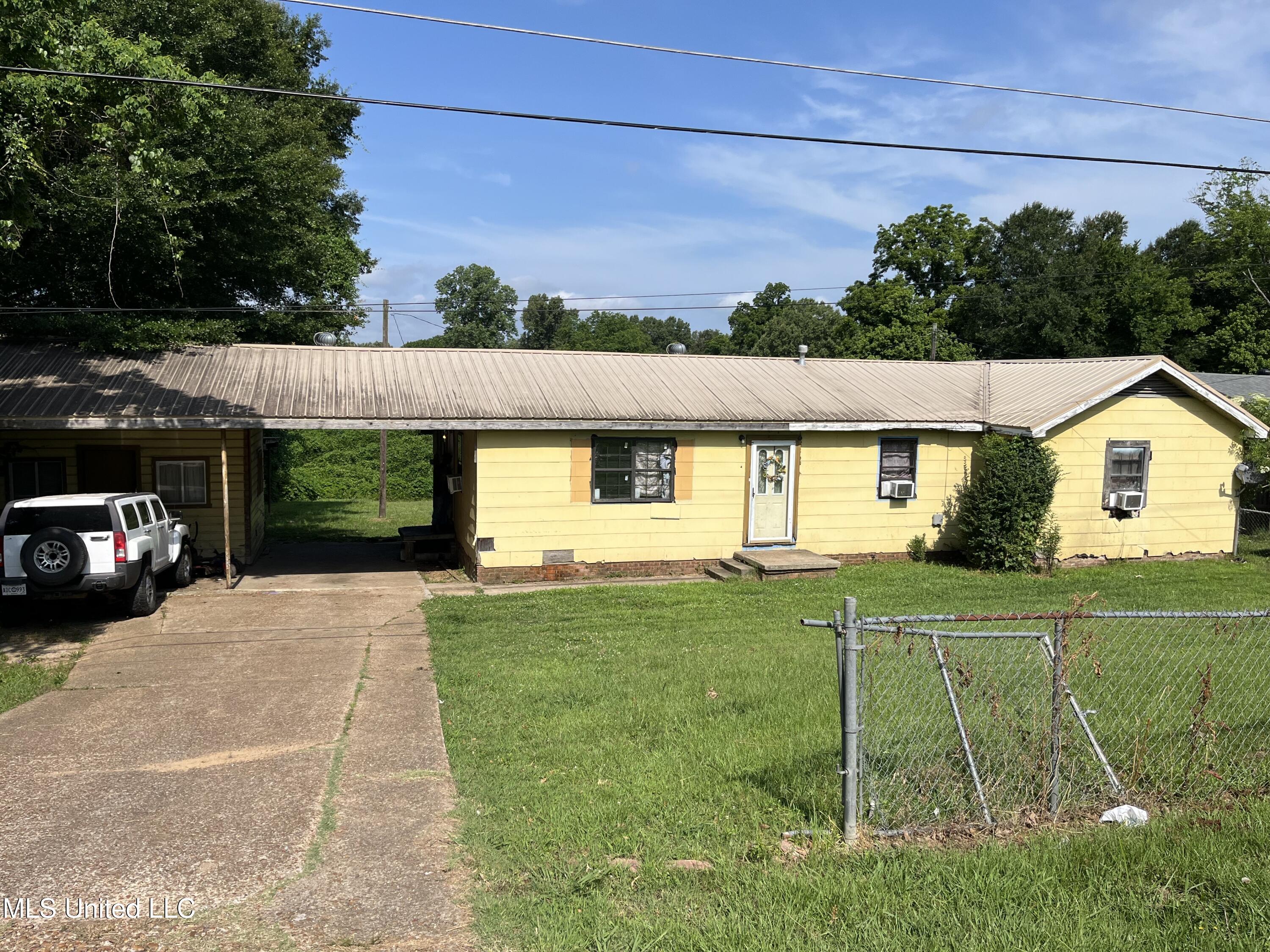 1528 Dr. M L King North Property Photo 1