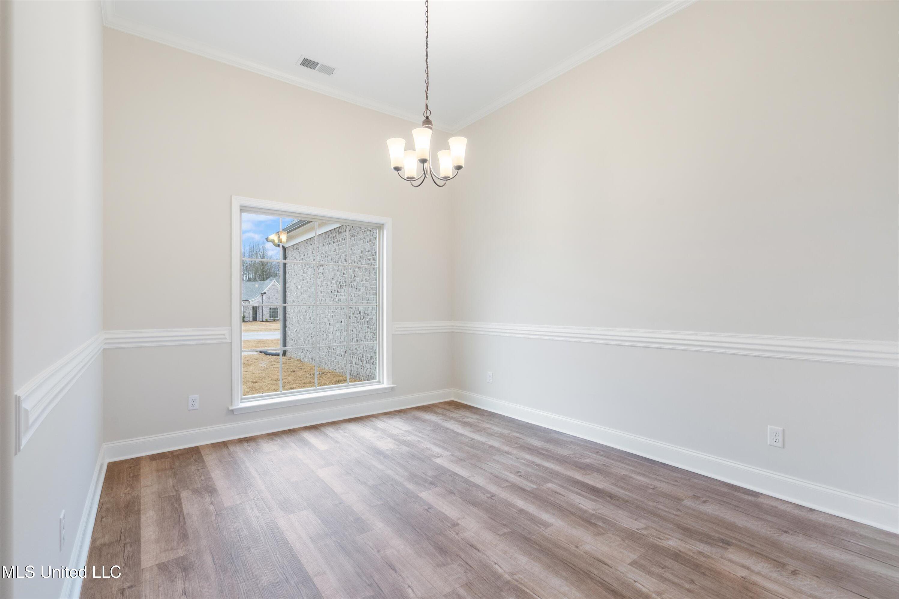 748 Lucas Lane Property Photo 5