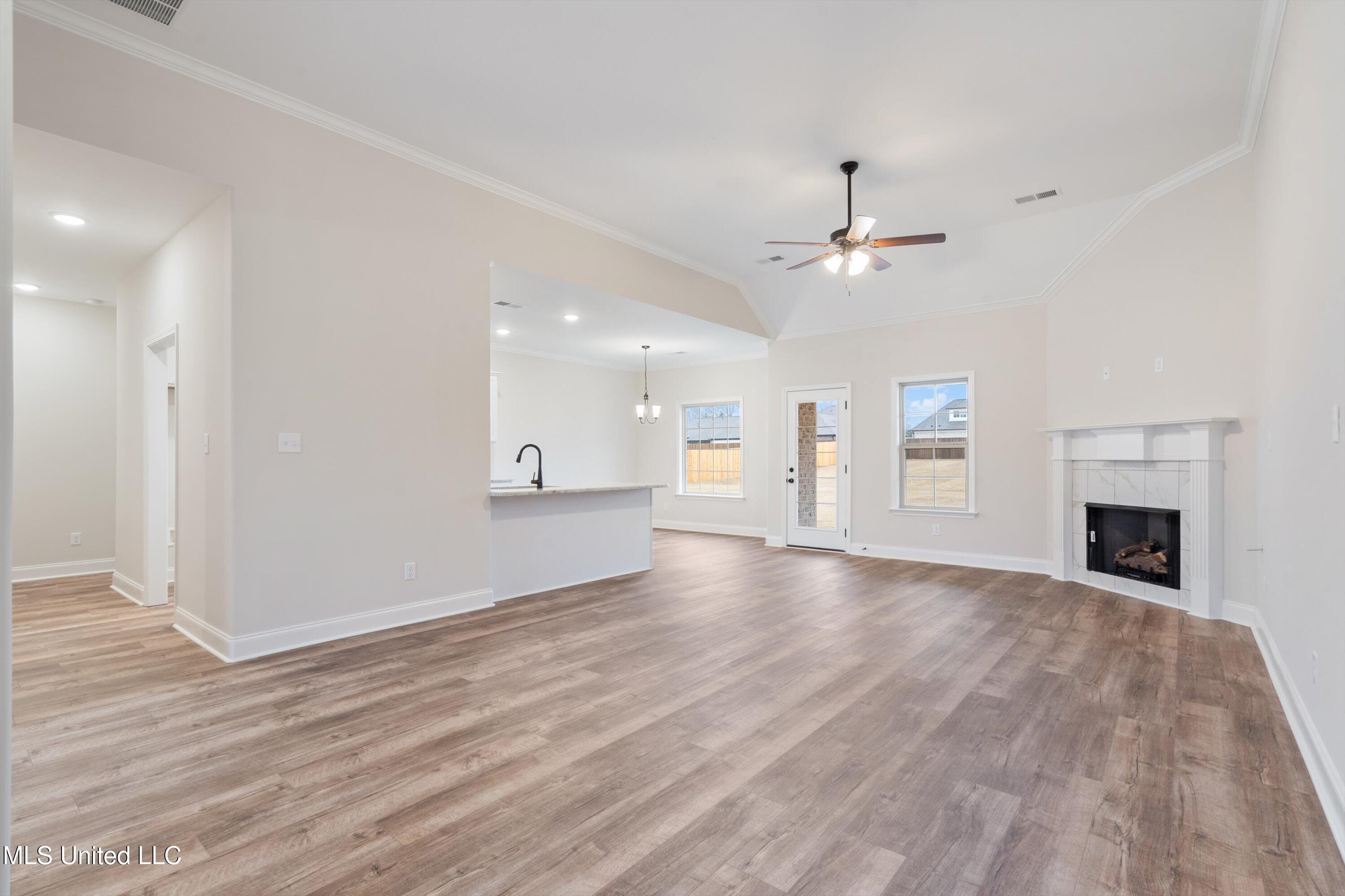 748 Lucas Lane Property Photo 6