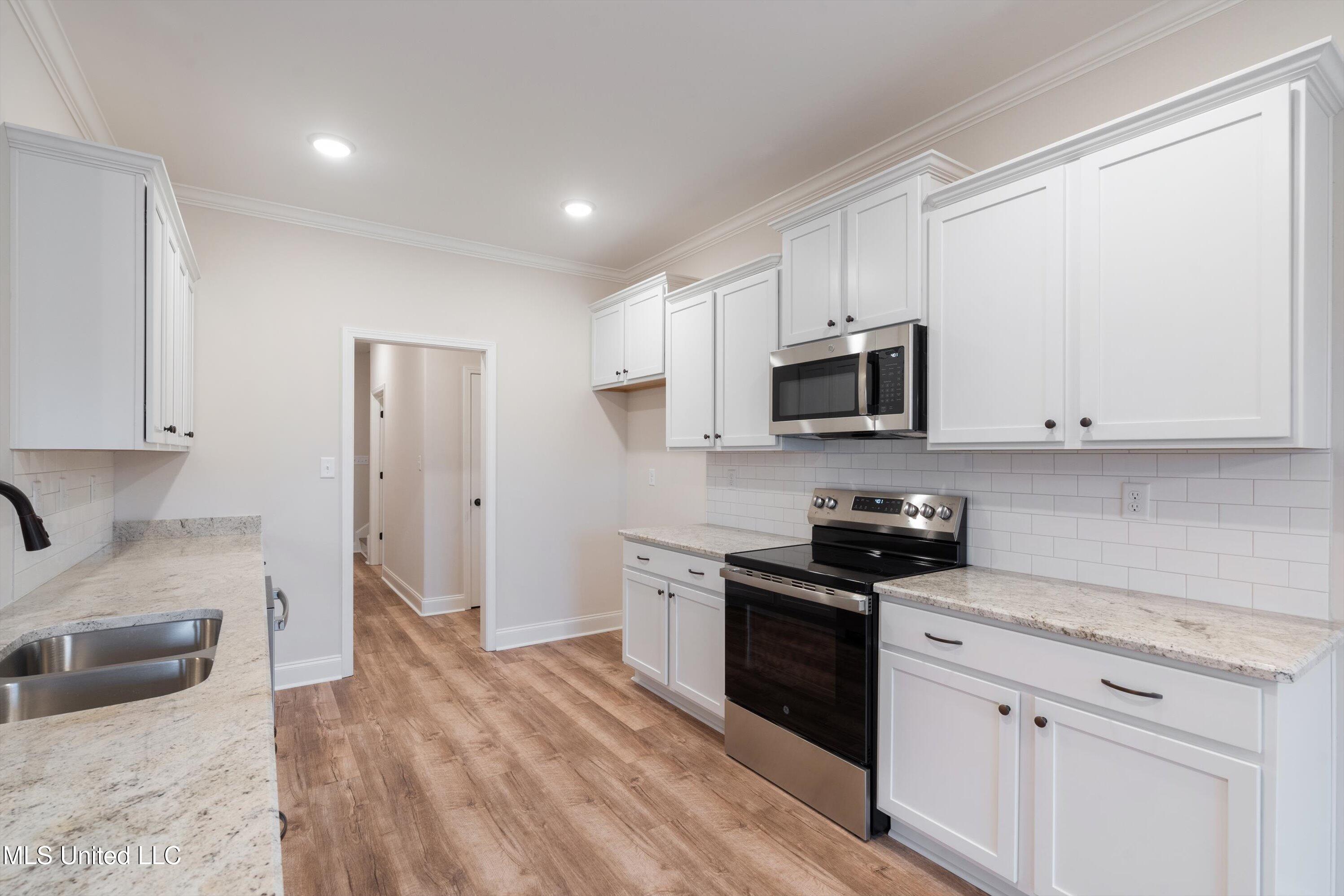 748 Lucas Lane Property Photo 9