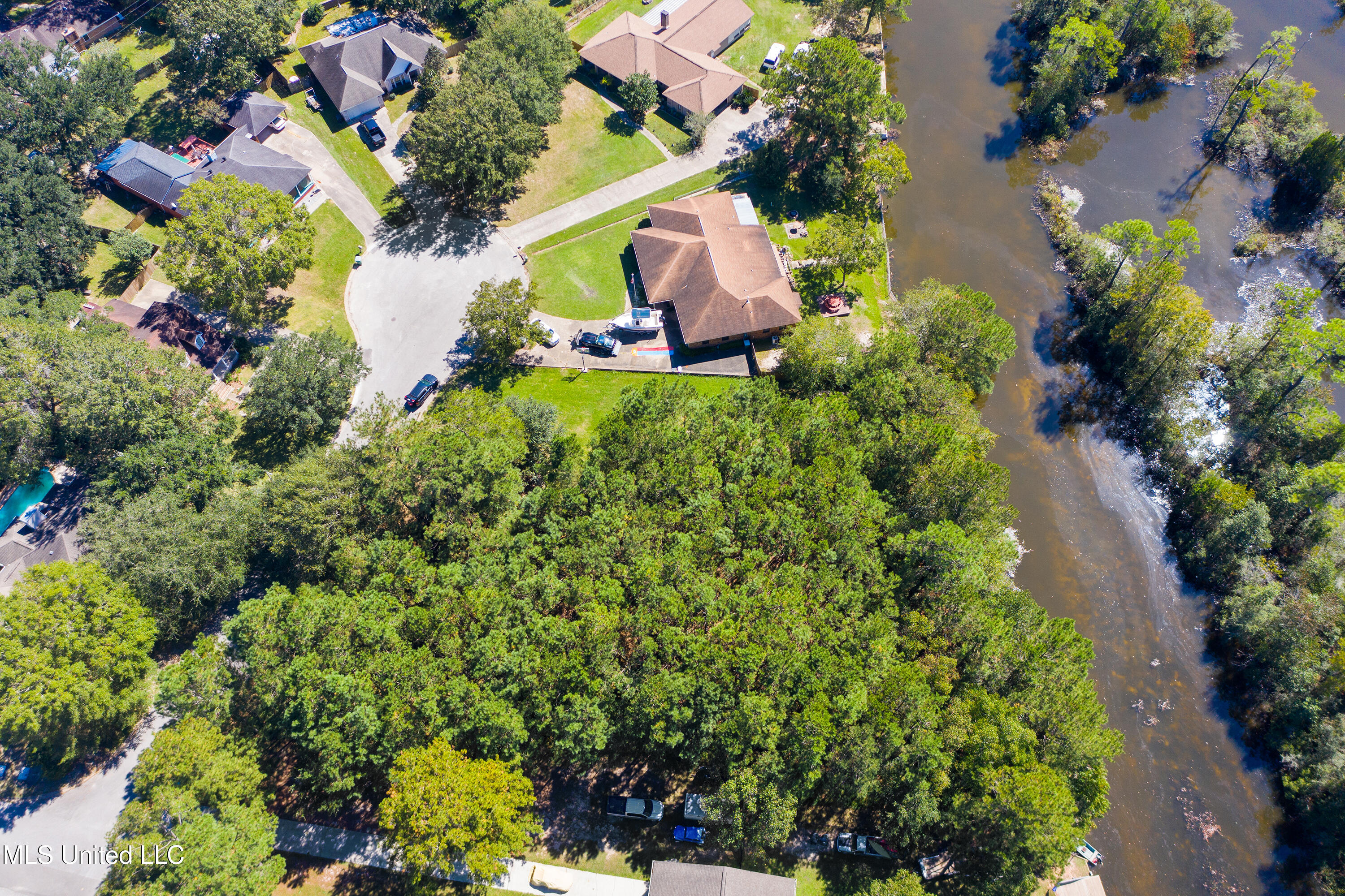 Creek Drive Property Photo 2