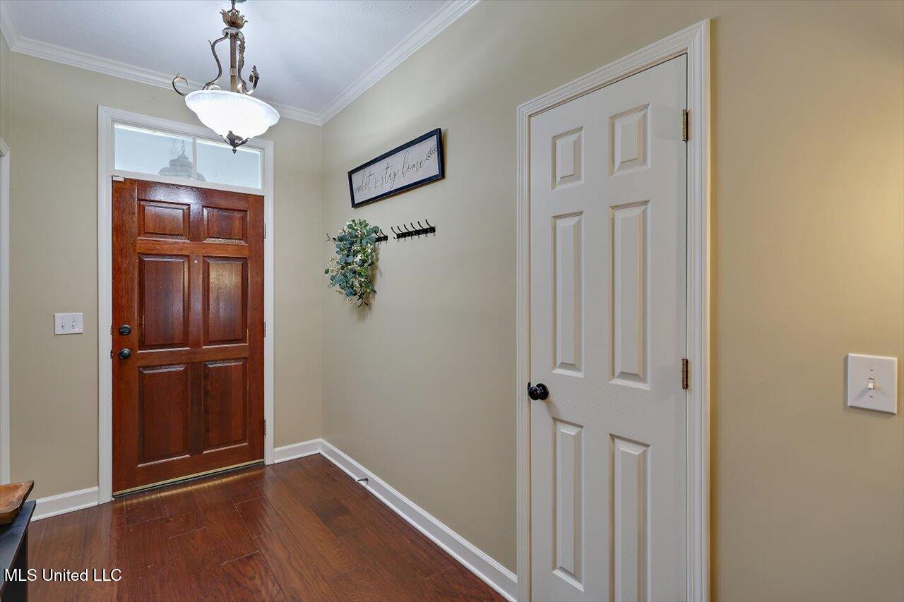 614 Cliffview Drive Property Photo 3