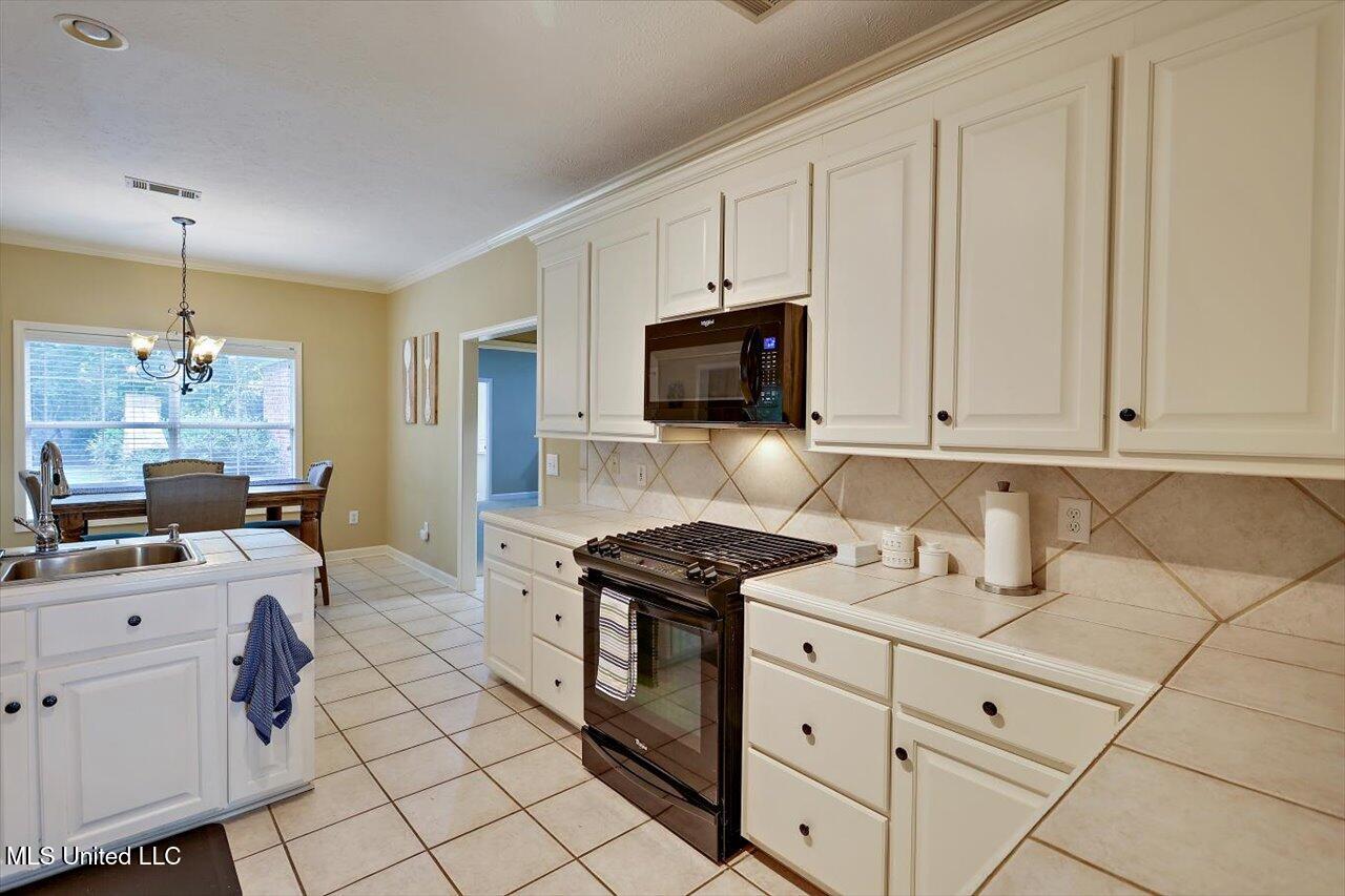 614 Cliffview Drive Property Photo 10