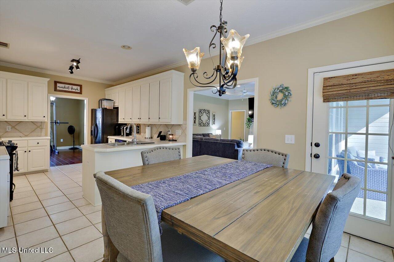 614 Cliffview Drive Property Photo 13