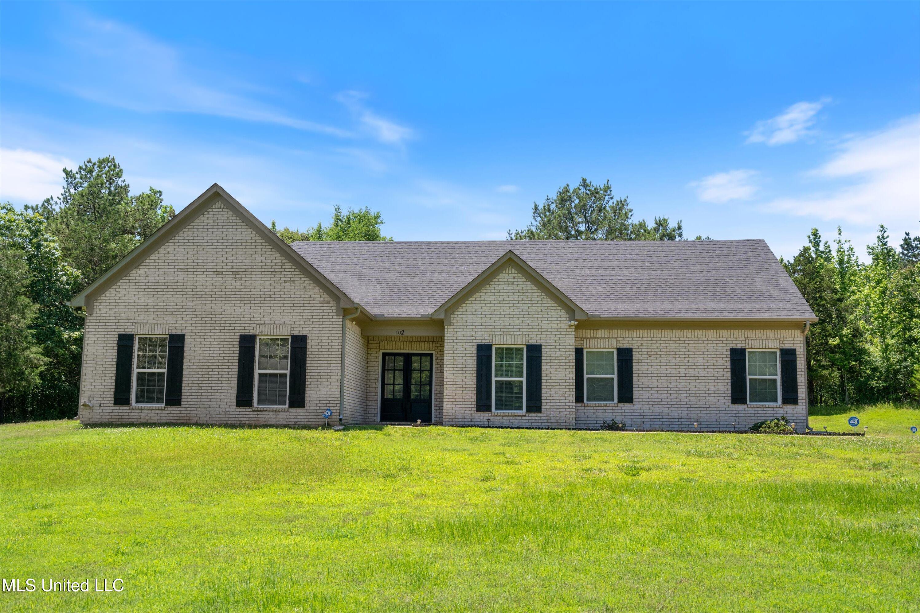 102 Whitetail Lane Property Photo 1