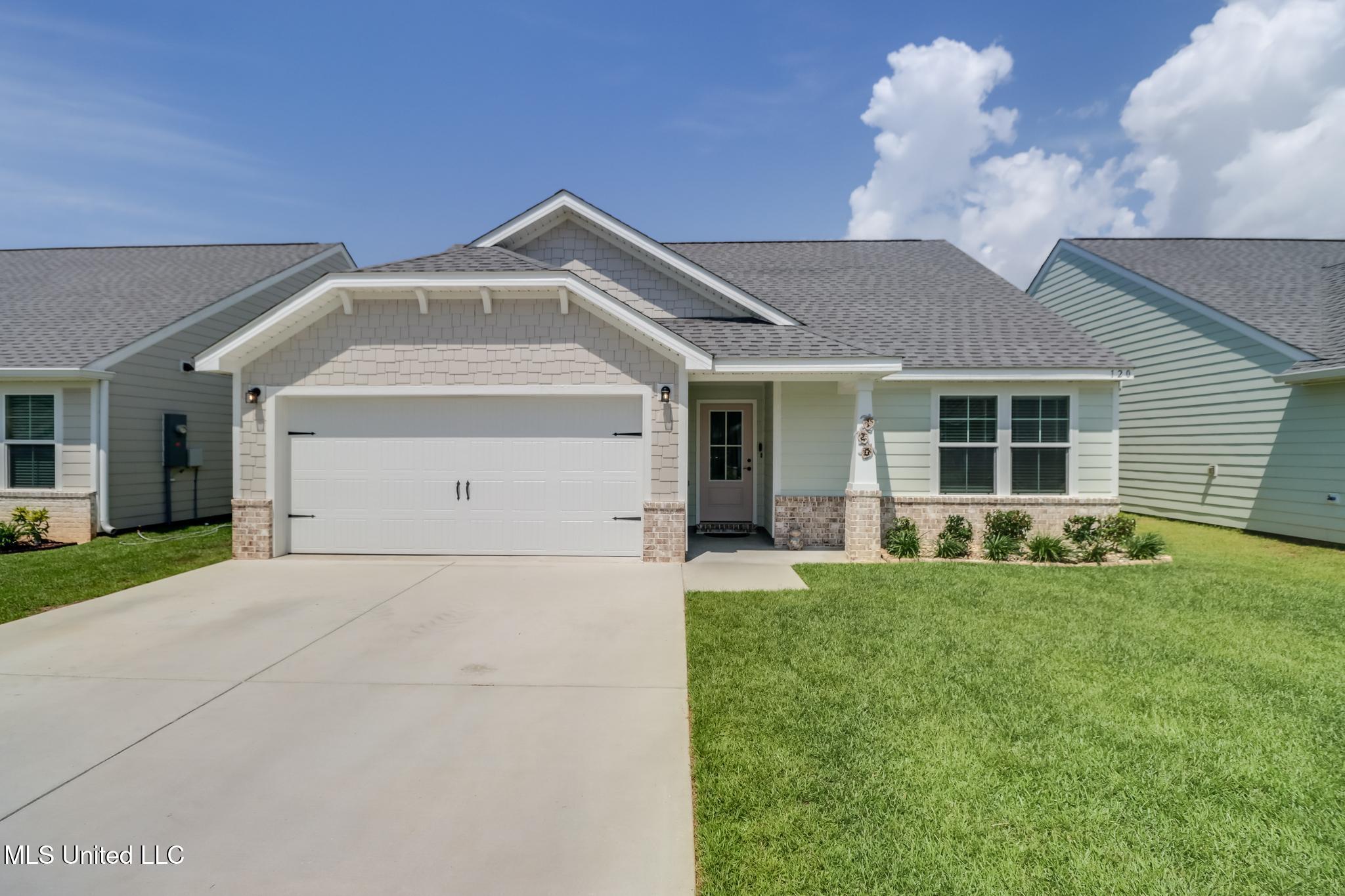 120 Pointe Breeze Way Property Photo 1