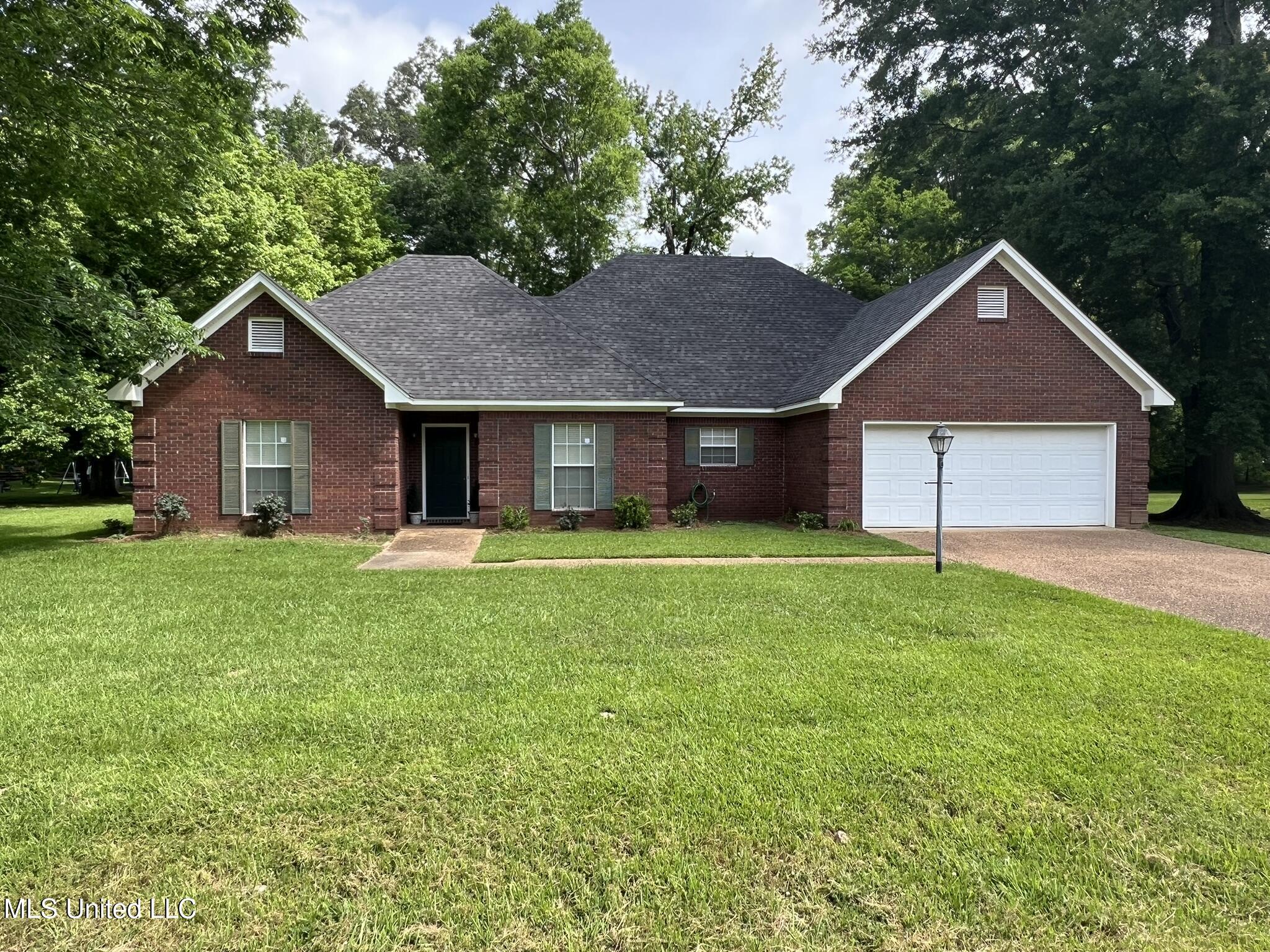 123 Wildwood Boulevard Property Photo 1