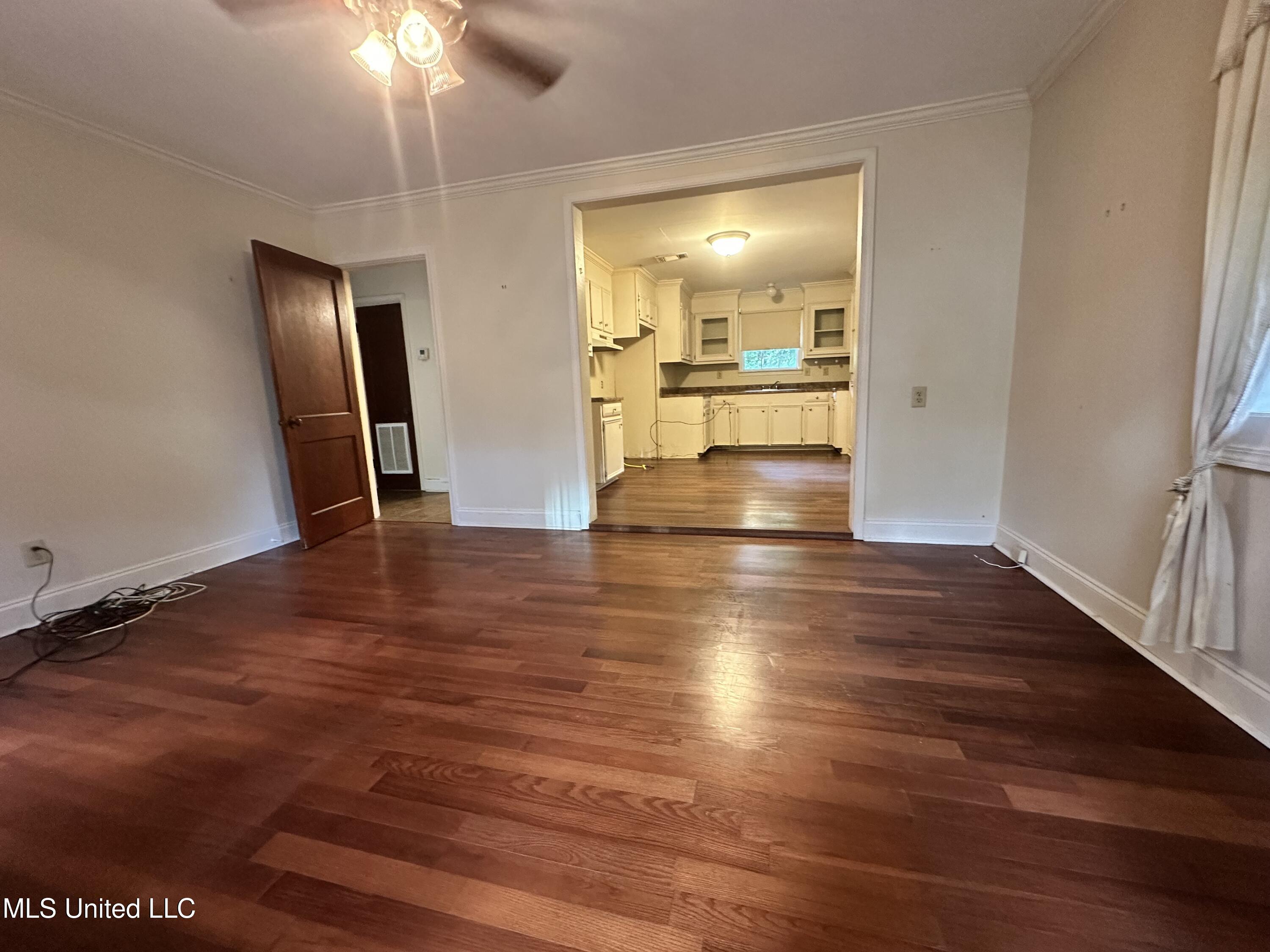 103 Lasalle Street Property Photo 4