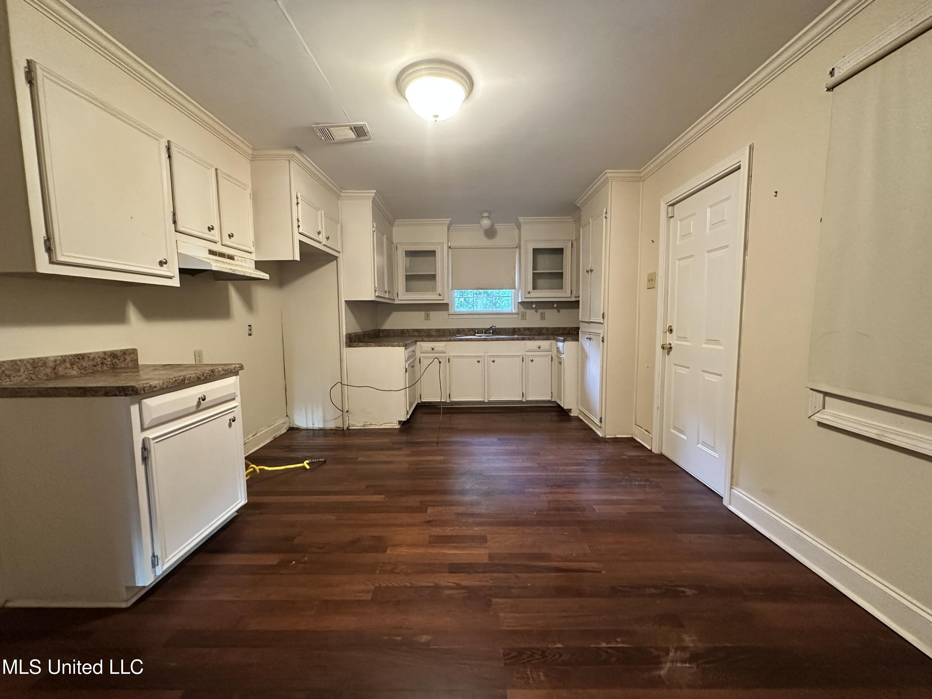 103 Lasalle Street Property Photo 5