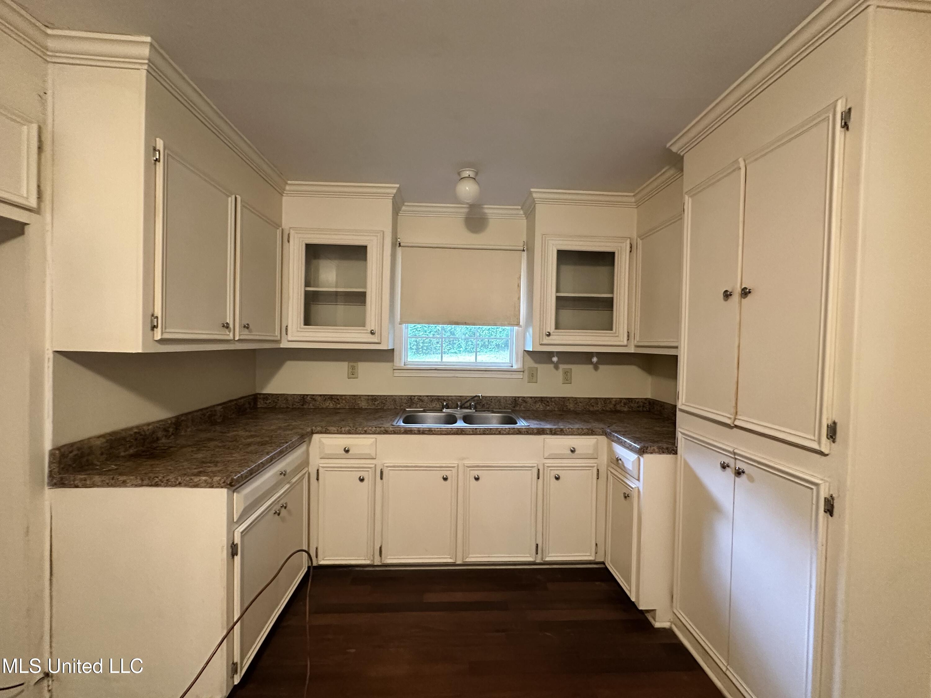103 Lasalle Street Property Photo 6