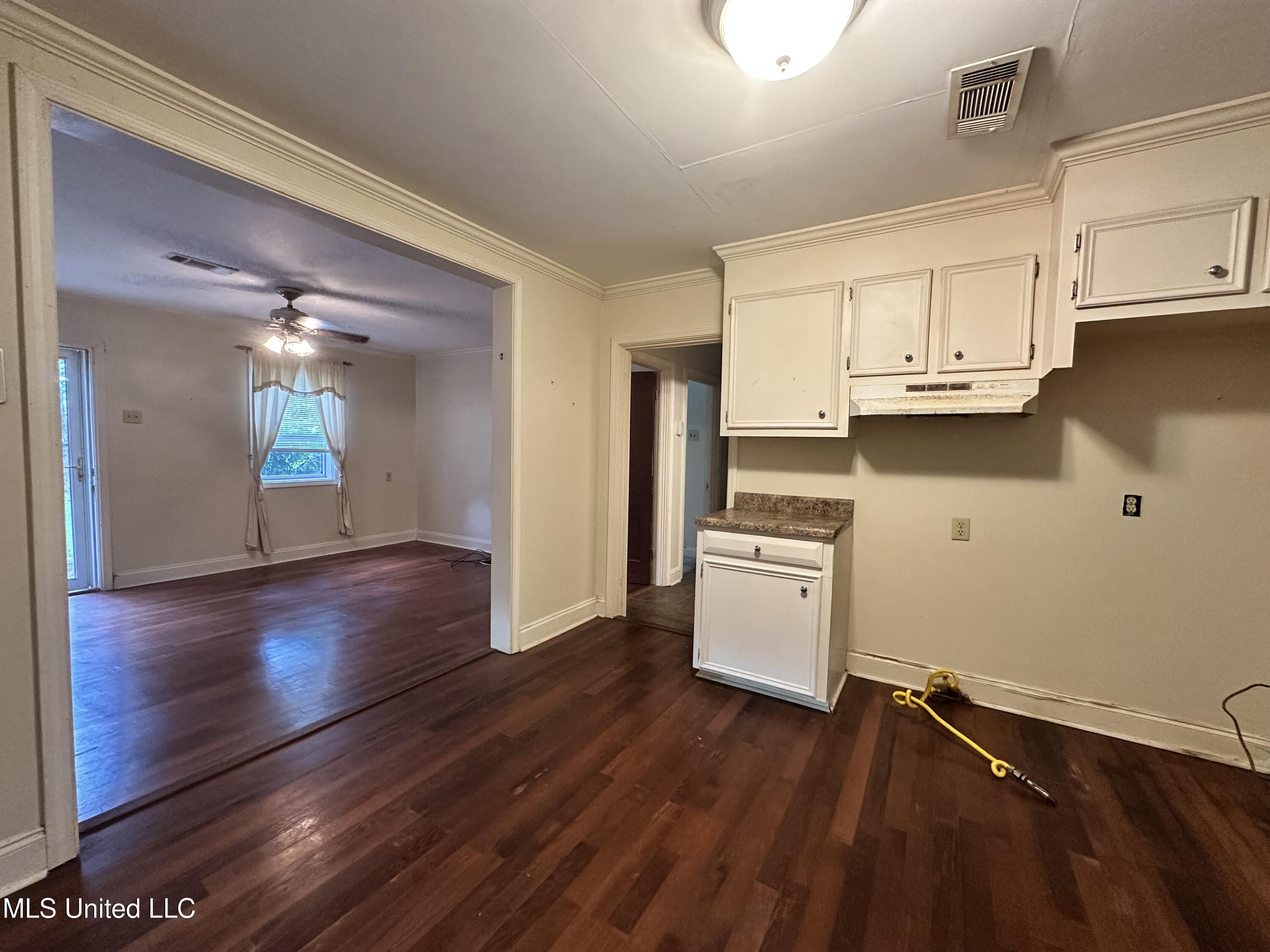 103 Lasalle Street Property Photo 7
