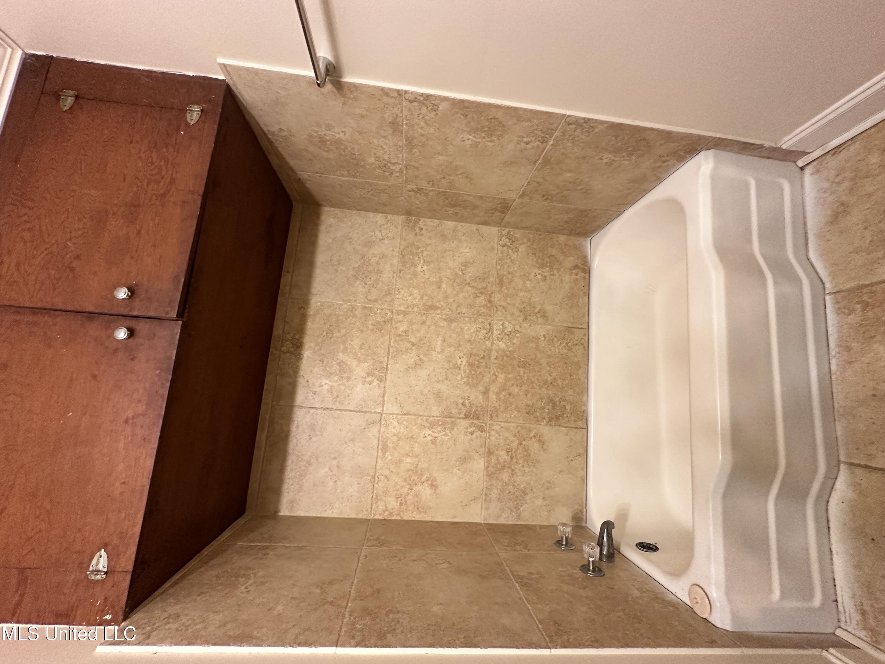 103 Lasalle Street Property Photo 8
