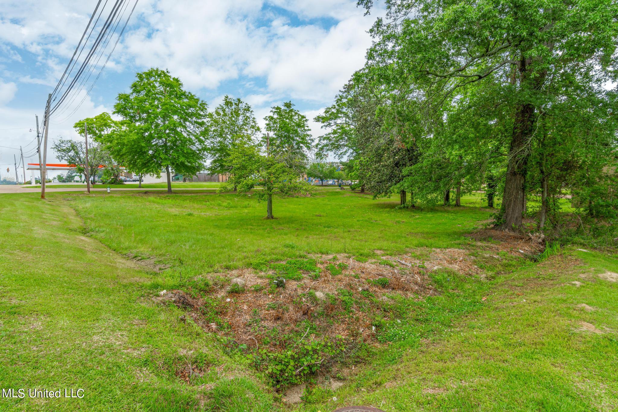200 S Fir Avenue Property Photo 13