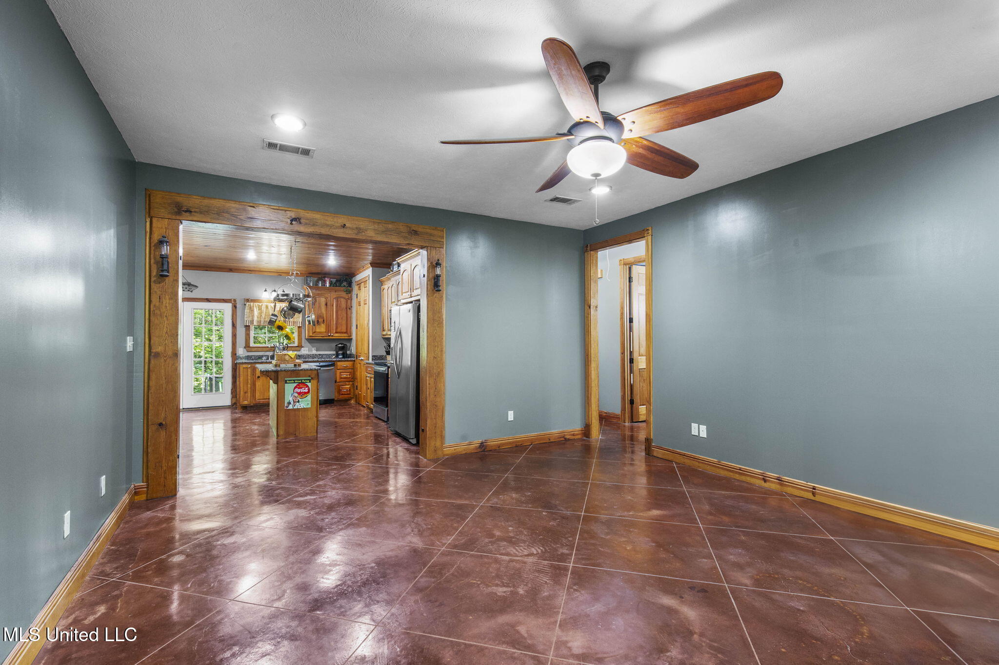 500 E Dewey Camp Drive Property Photo 6