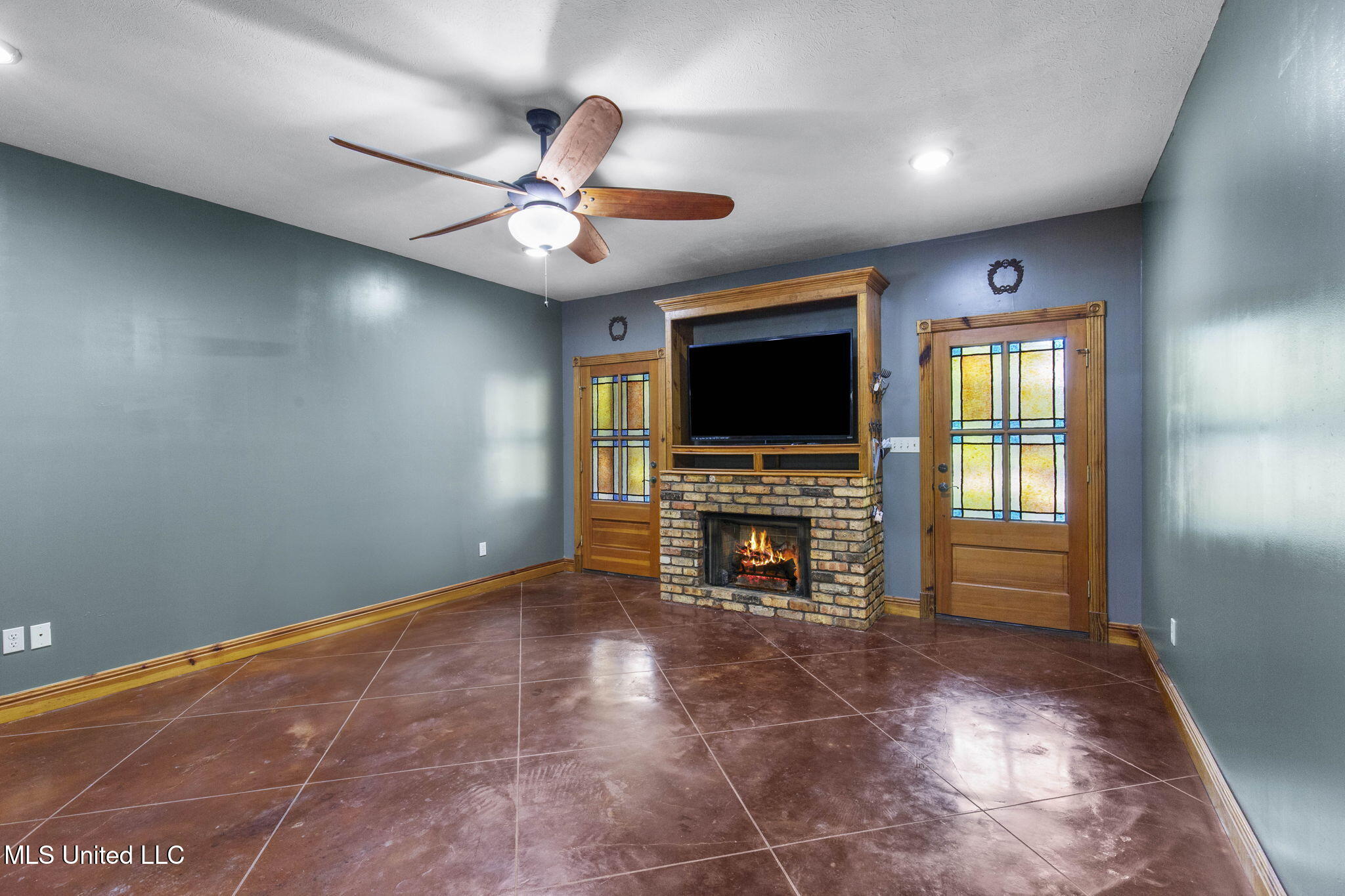 500 E Dewey Camp Drive Property Photo 7