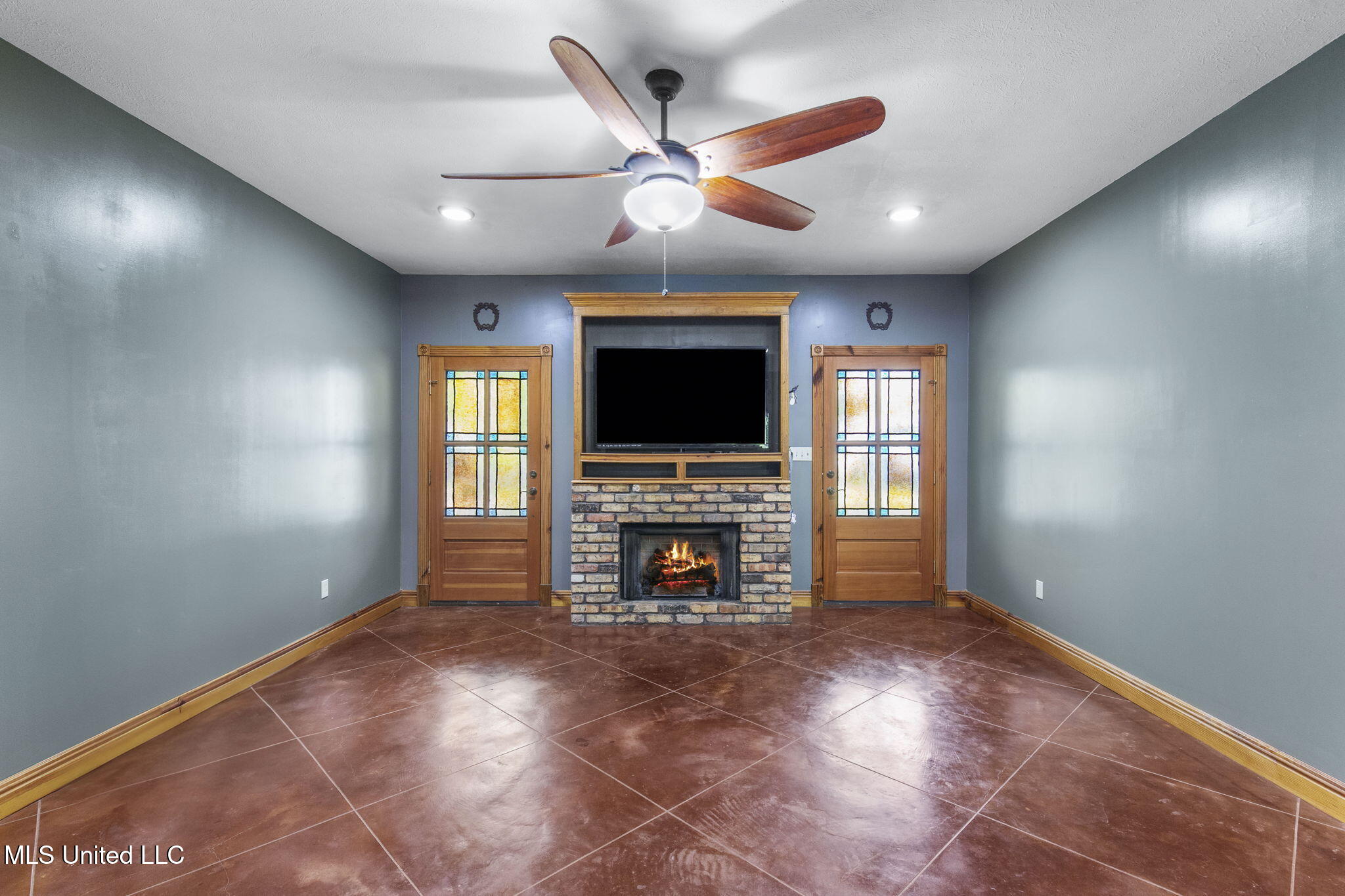 500 E Dewey Camp Drive Property Photo 8