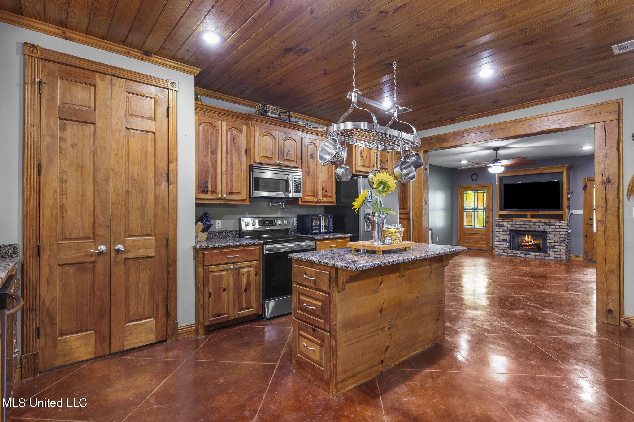 500 E Dewey Camp Drive Property Photo 11