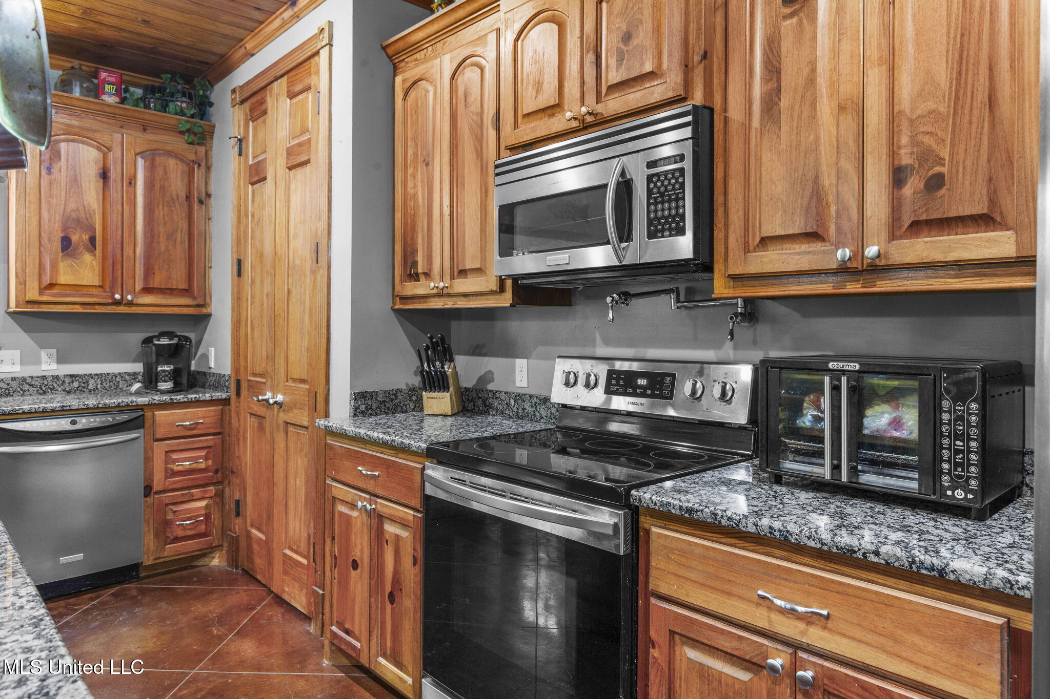 500 E Dewey Camp Drive Property Photo 15