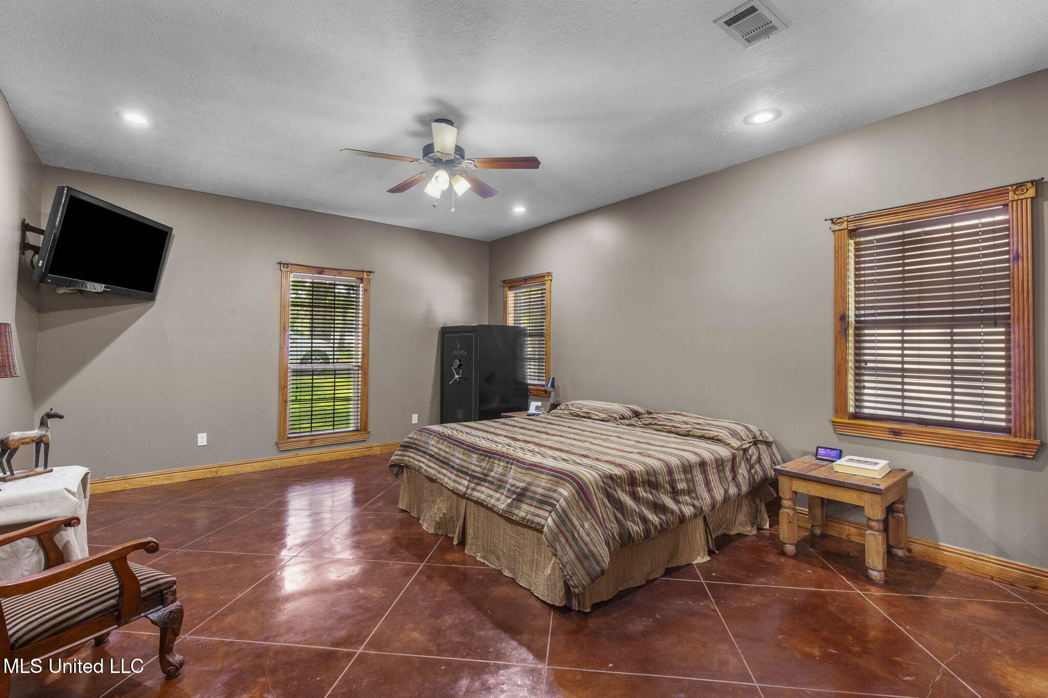 500 E Dewey Camp Drive Property Photo 16