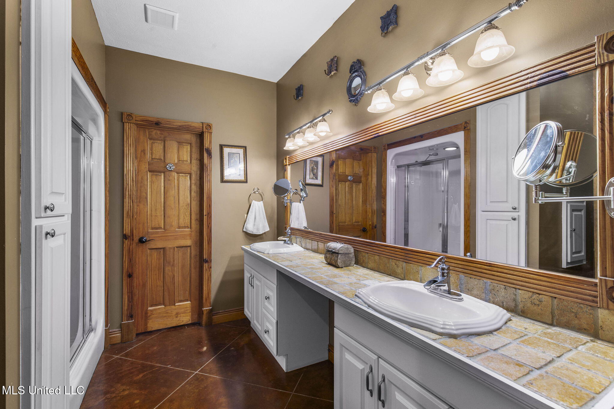 500 E Dewey Camp Drive Property Photo 18