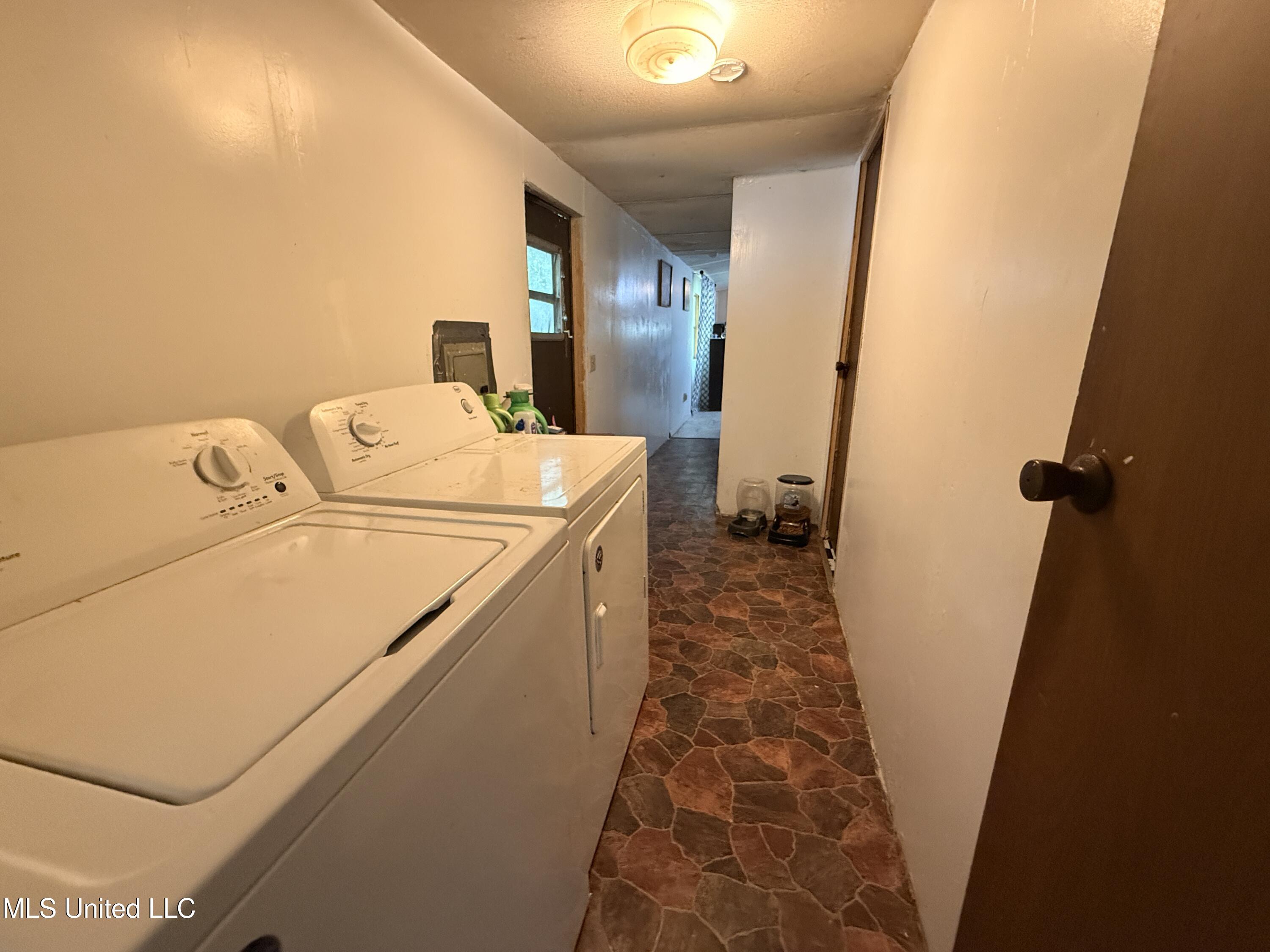 7825 Rockvale Drive Property Photo 21