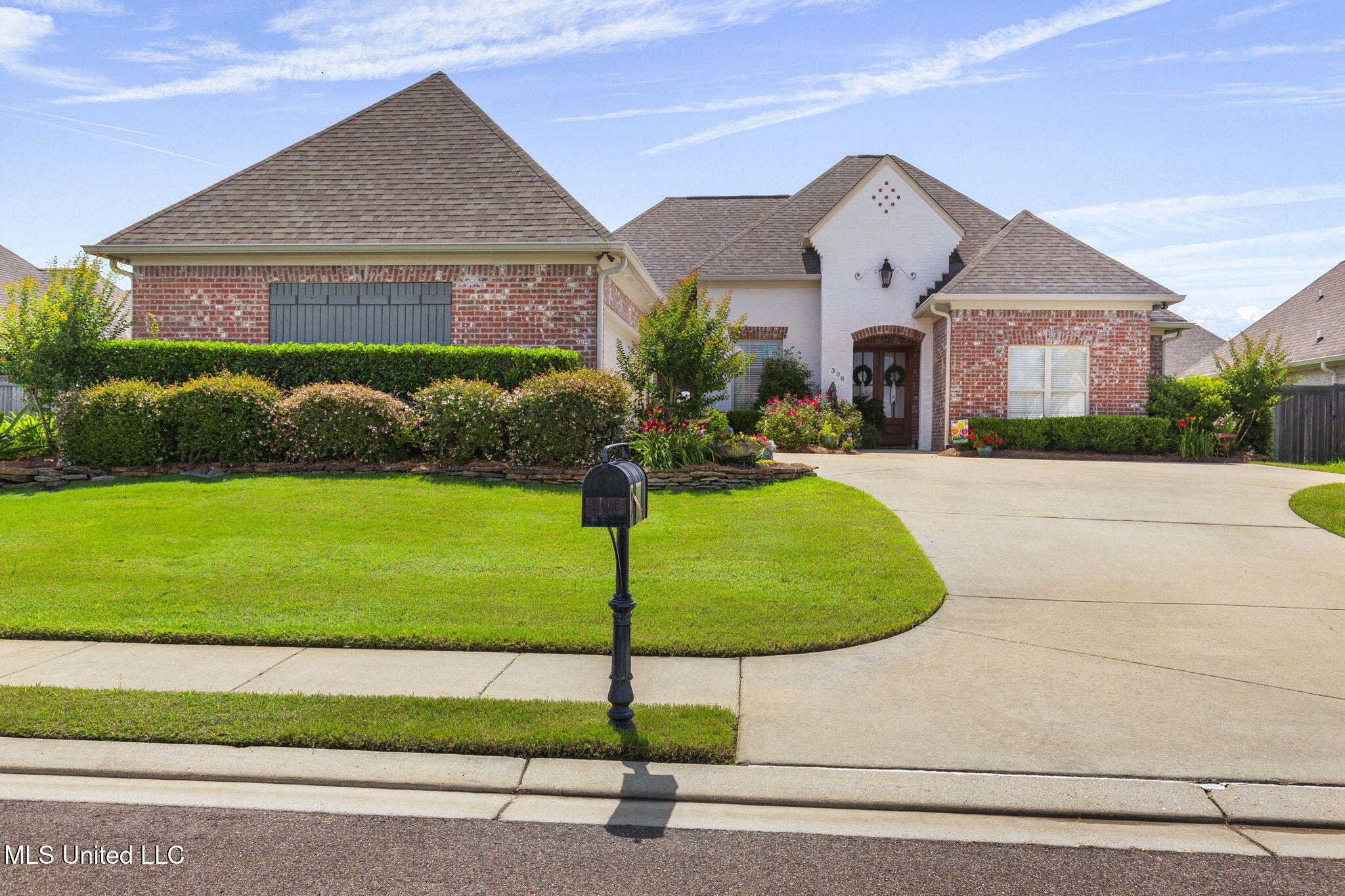 308 W Park Street Property Photo 1