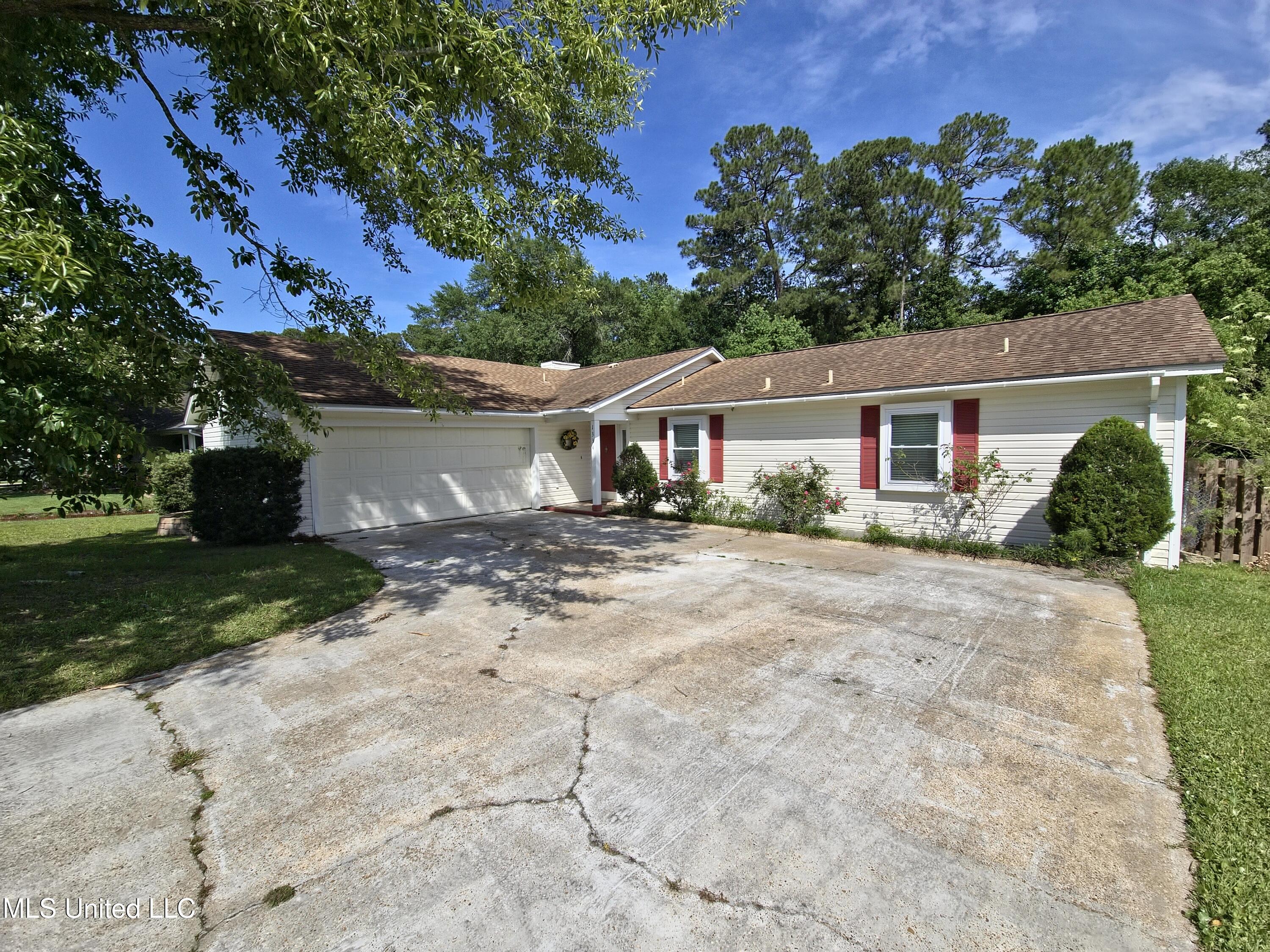 1334 Diller Road Property Photo 2