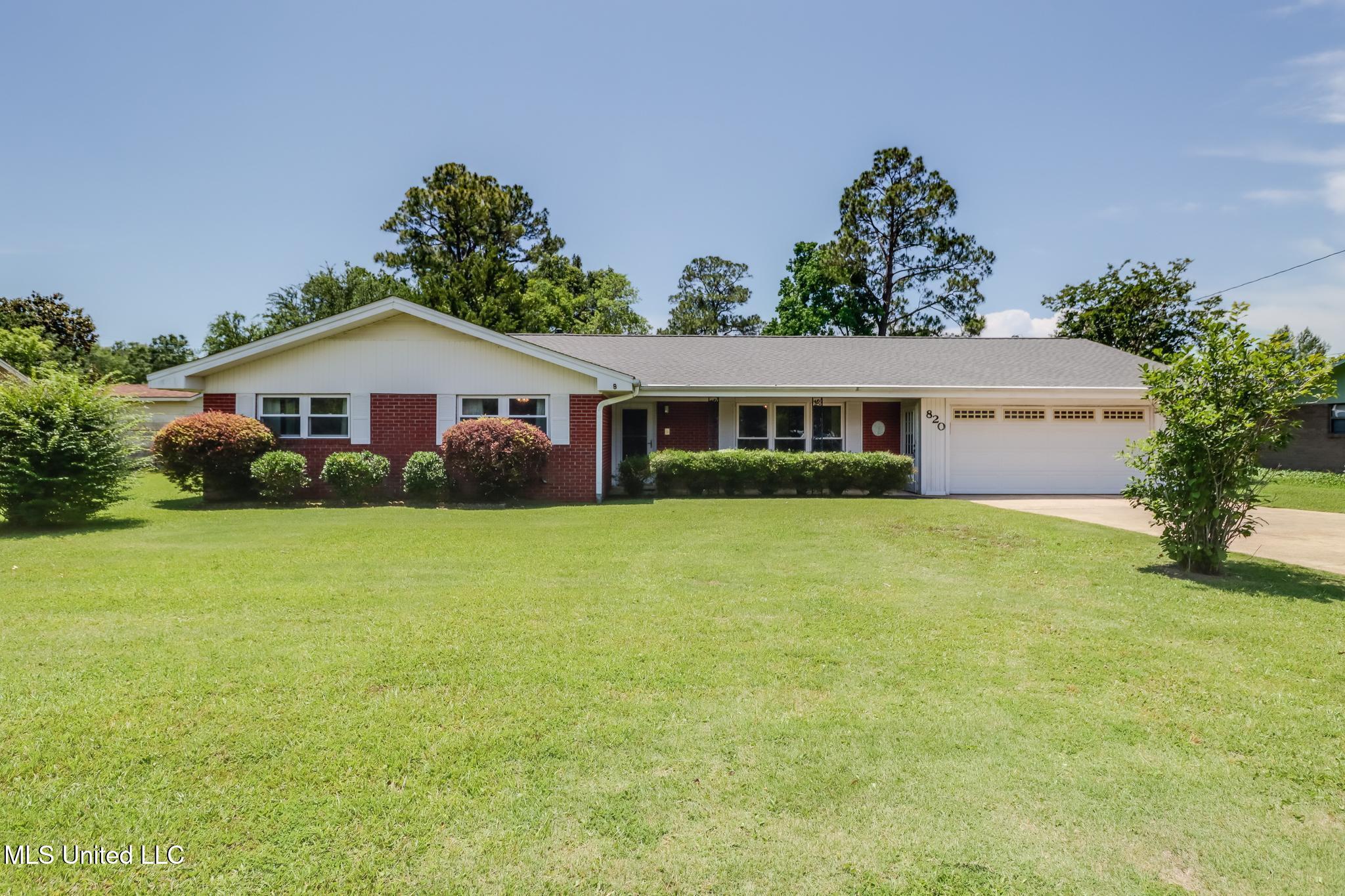 820 Lackland Drive Property Photo 1