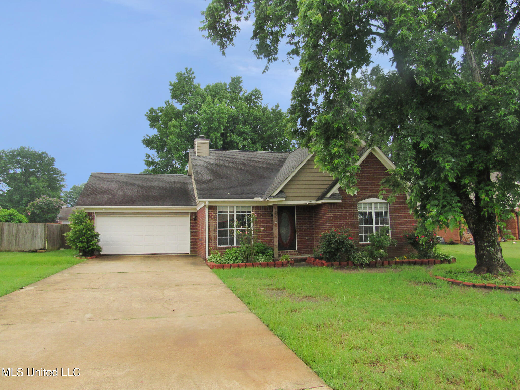 6933 Fox Briar Cove Property Photo 1