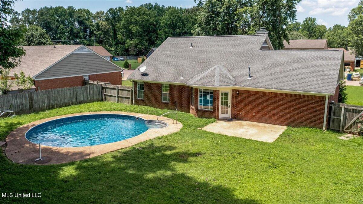 6933 Fox Briar Cove Property Photo 5