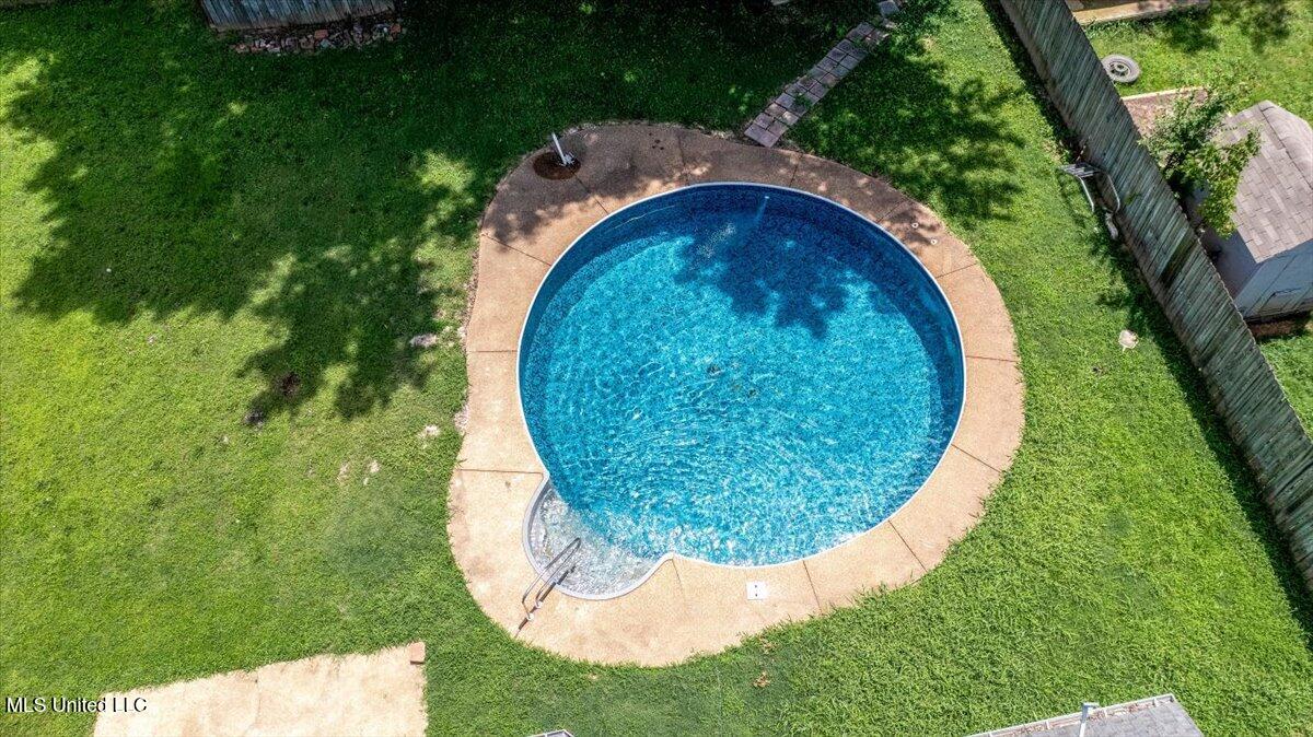 6933 Fox Briar Cove Property Photo 6