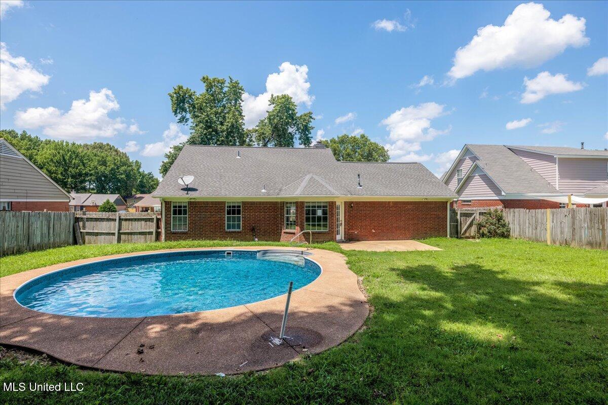 6933 Fox Briar Cove Property Photo 7