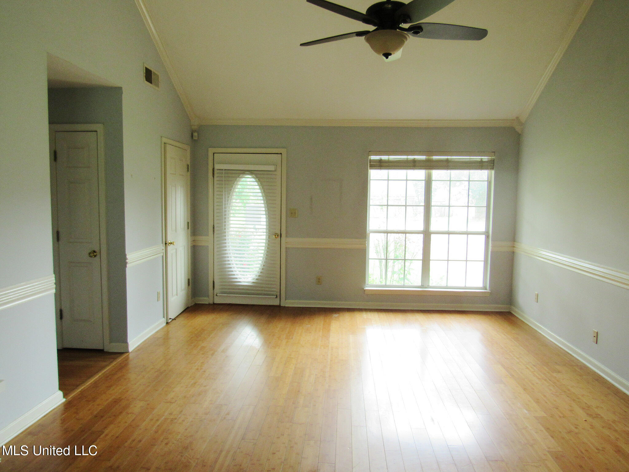 6933 Fox Briar Cove Property Photo 9