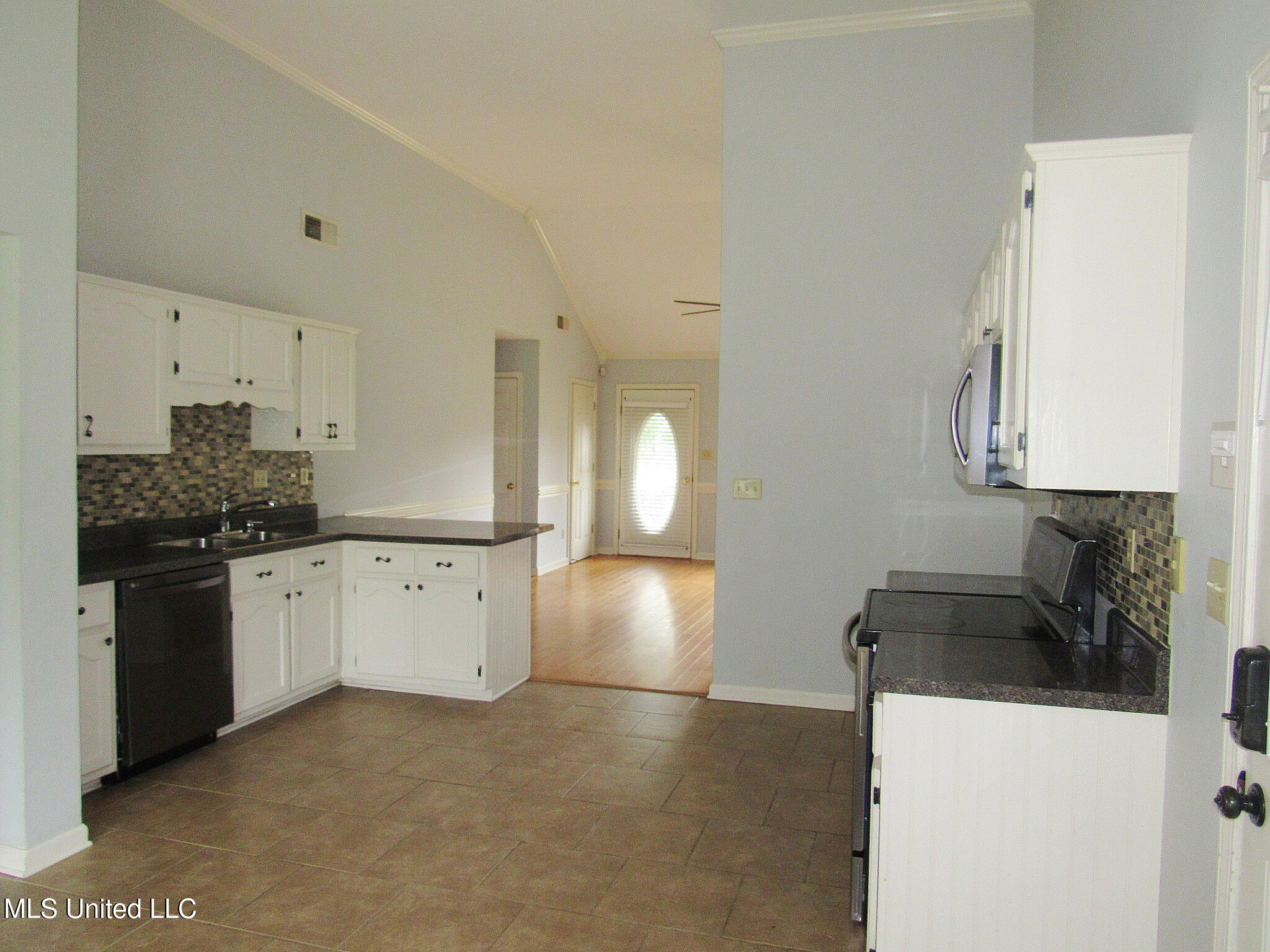 6933 Fox Briar Cove Property Photo 11