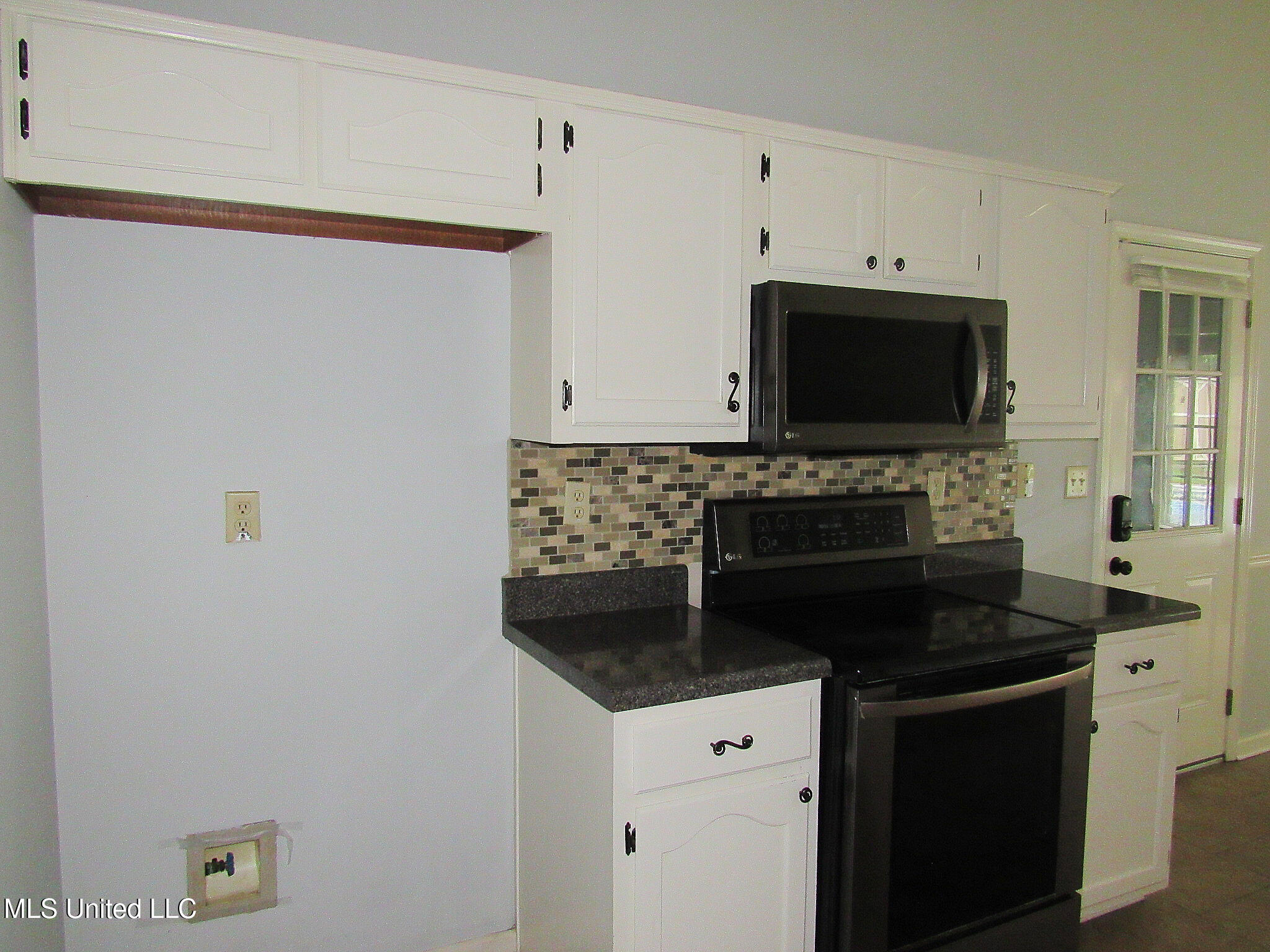 6933 Fox Briar Cove Property Photo 12