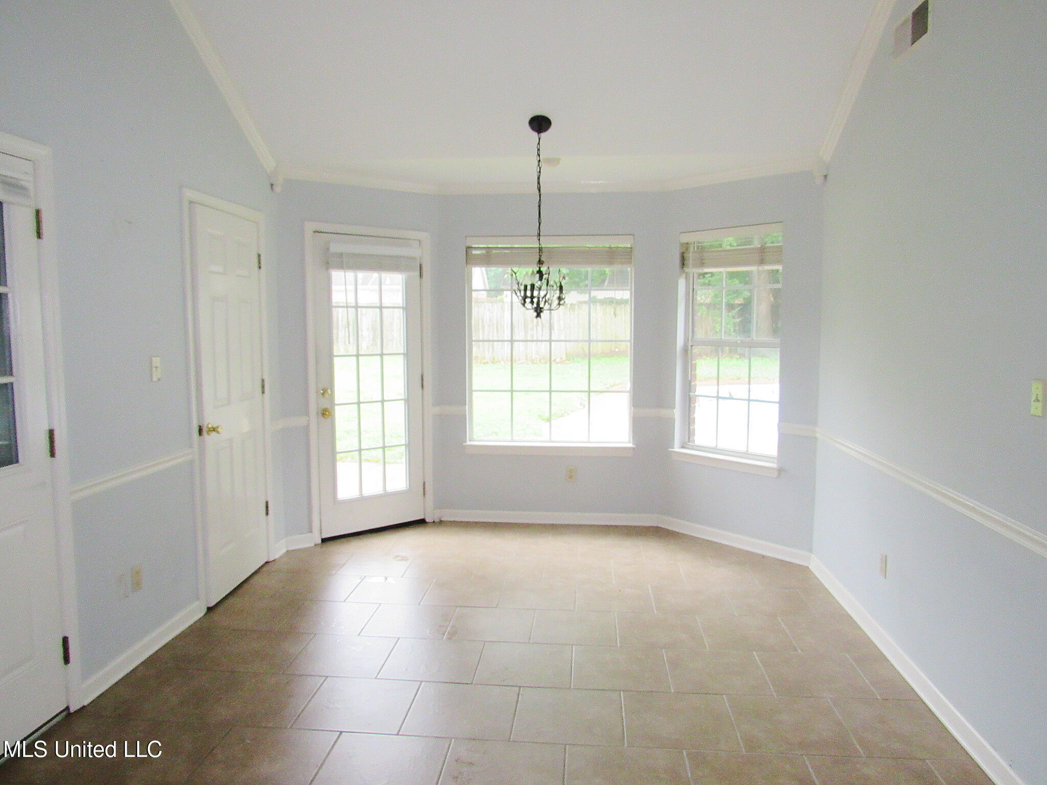 6933 Fox Briar Cove Property Photo 14