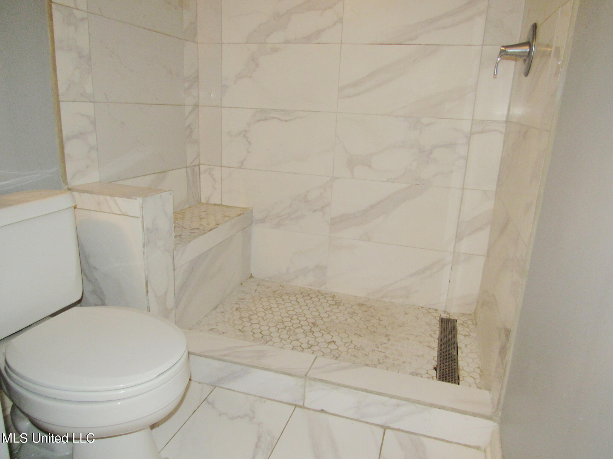 6933 Fox Briar Cove Property Photo 18