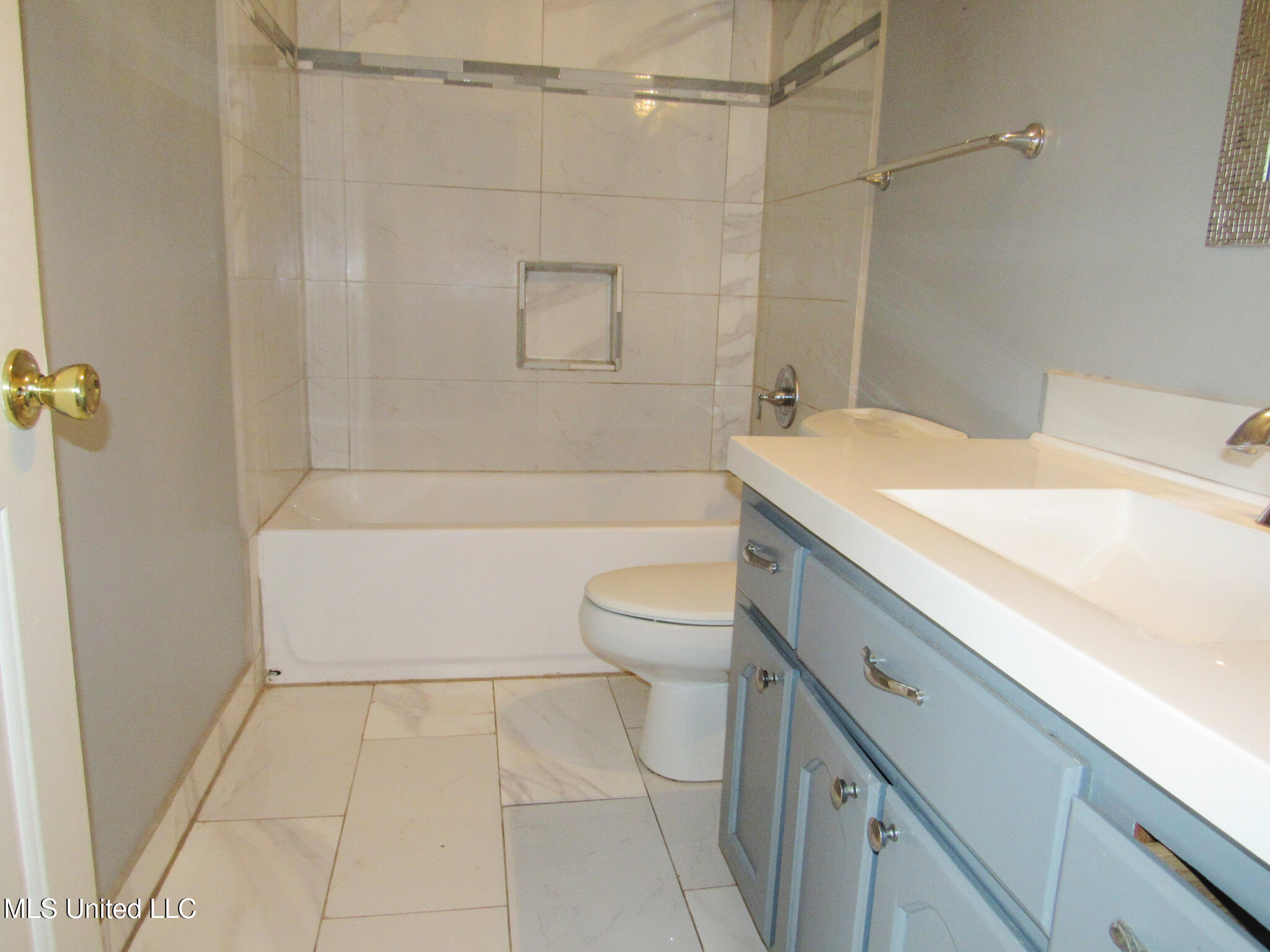 6933 Fox Briar Cove Property Photo 22