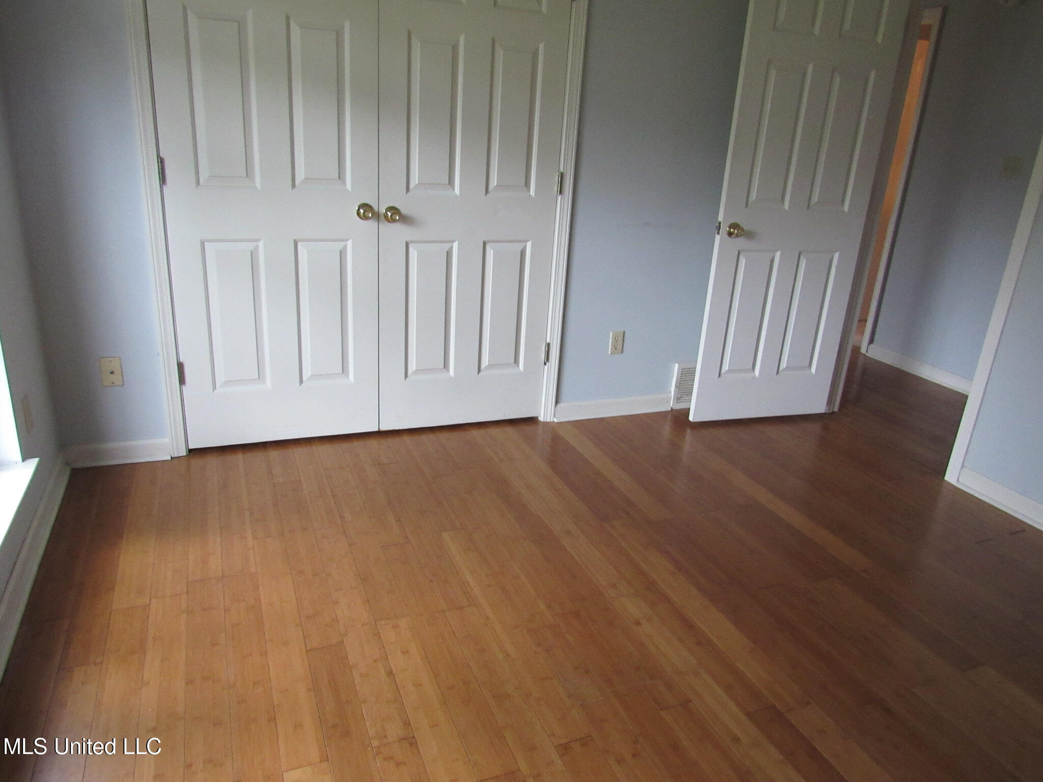 6933 Fox Briar Cove Property Photo 26