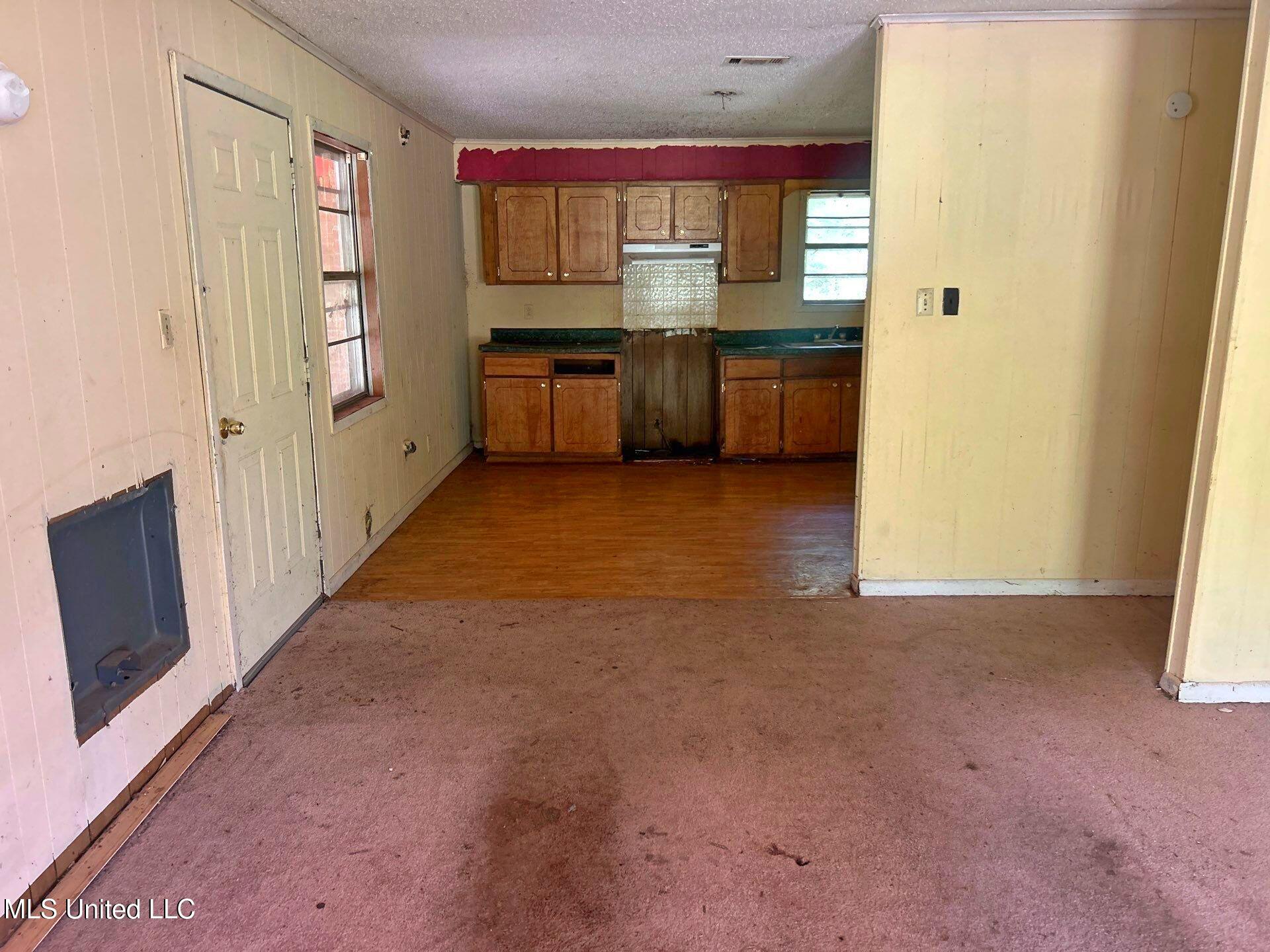 715 Holly Street Property Photo 3