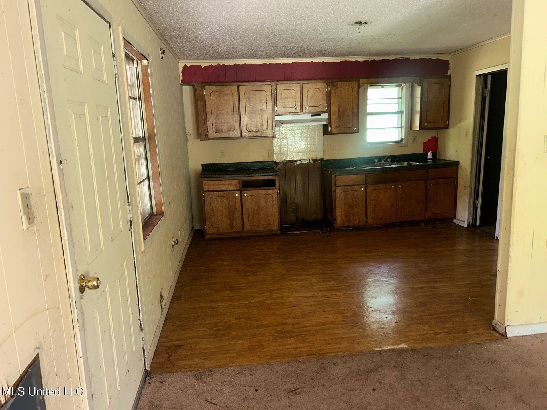 715 Holly Street Property Photo 4