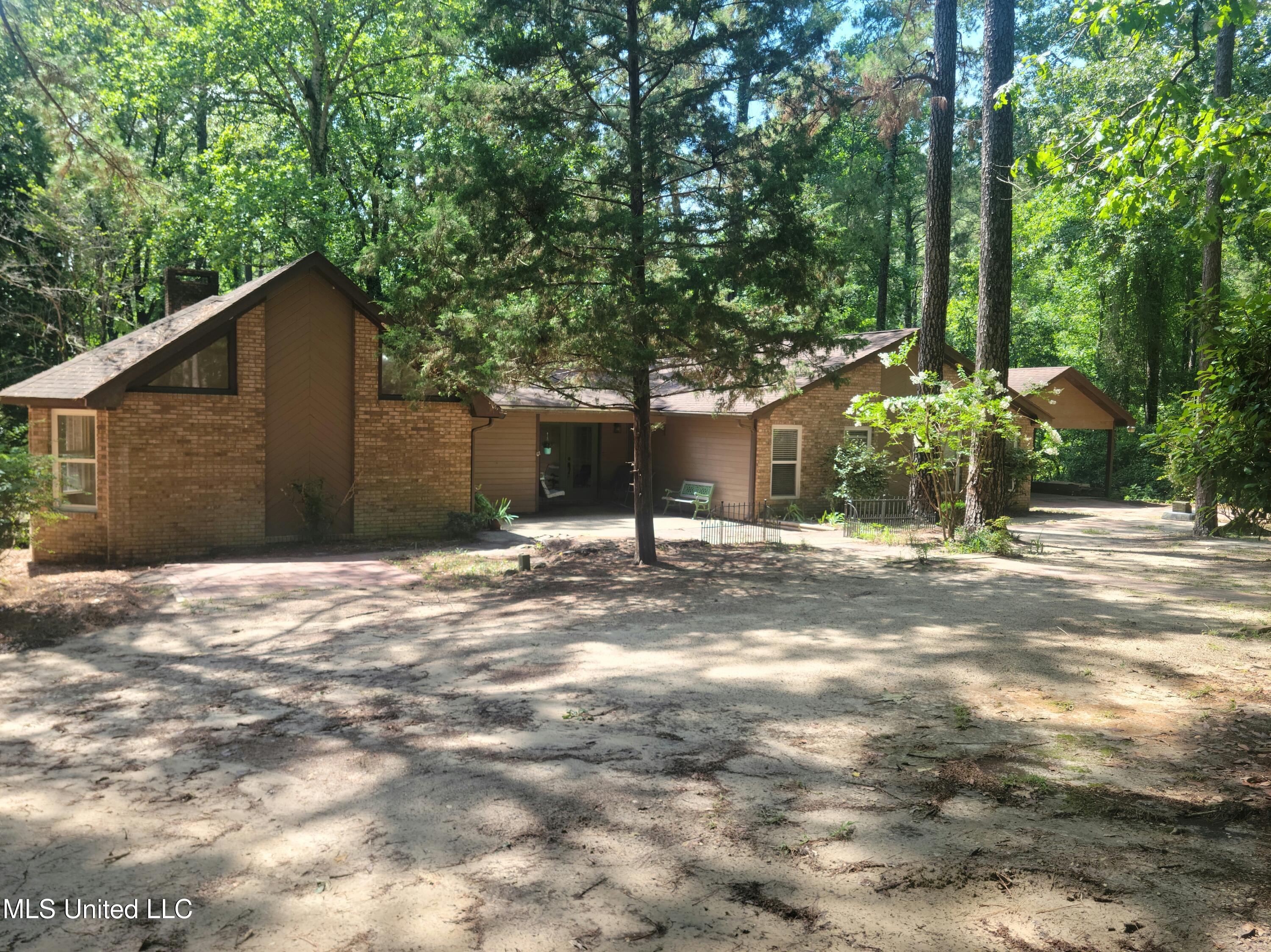 54 Pinewood Drive Property Photo 1