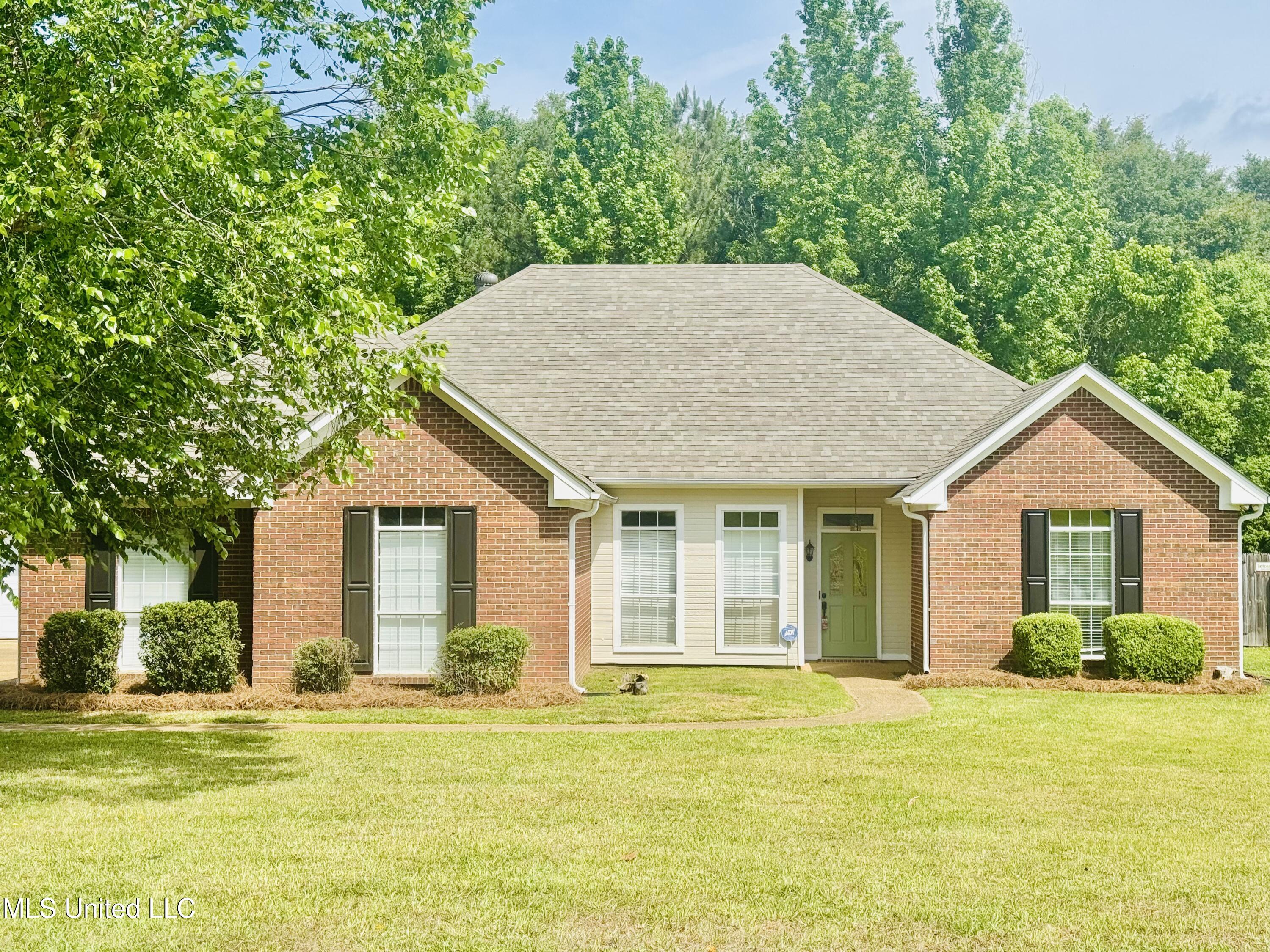 121 Butler Creek Drive Property Photo 1