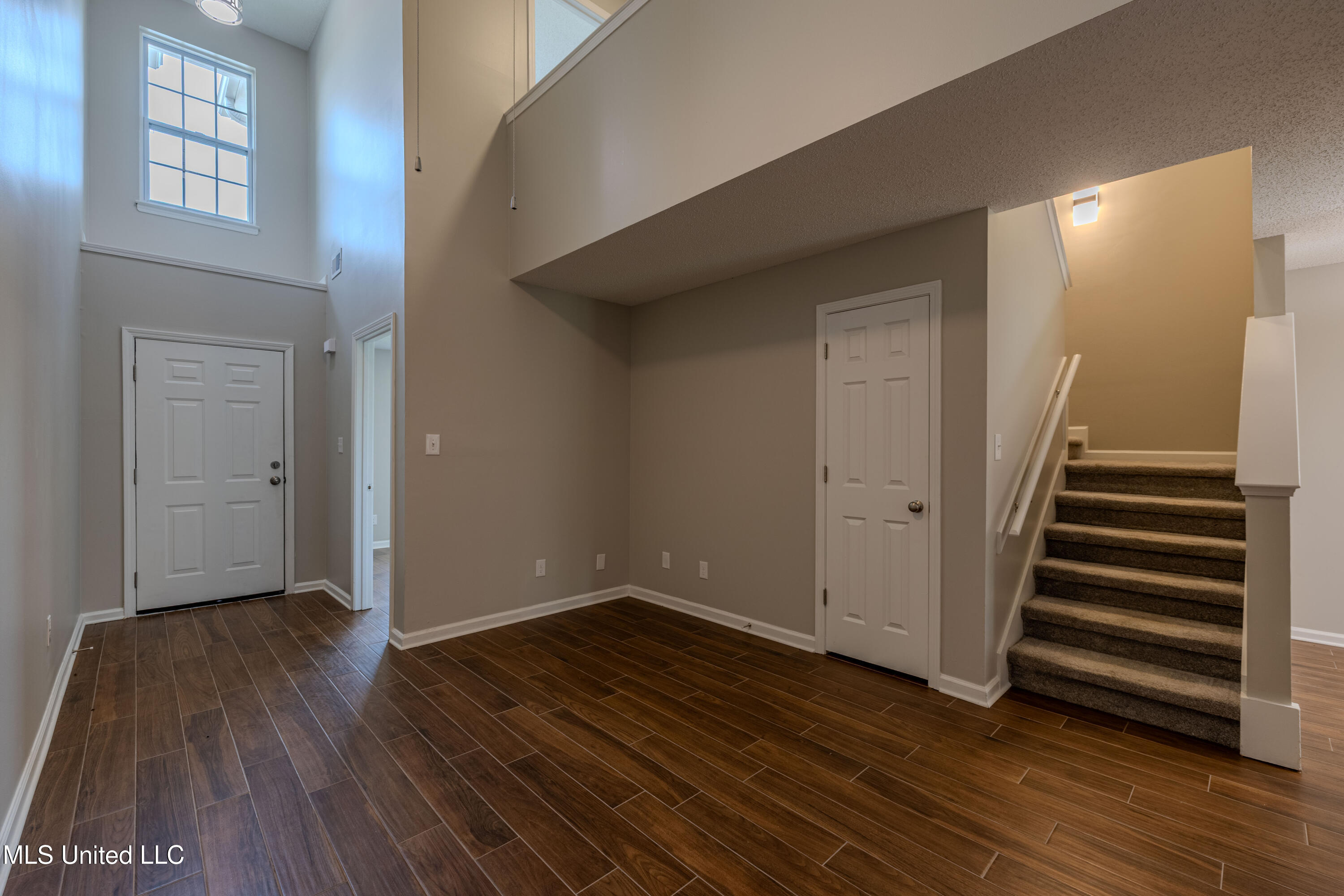 7241 Illinois Central Avenue Property Photo 4