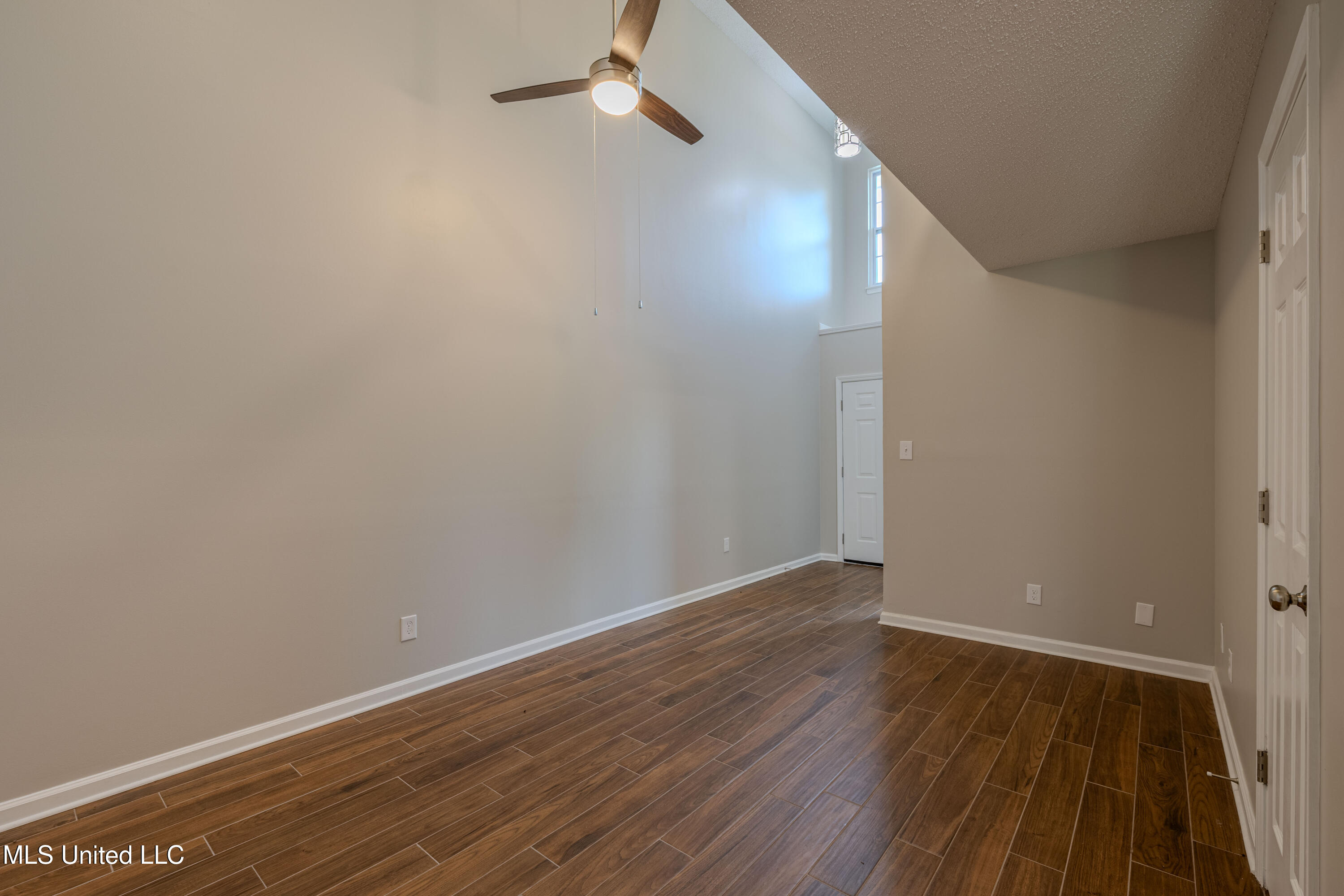 7241 Illinois Central Avenue Property Photo 5