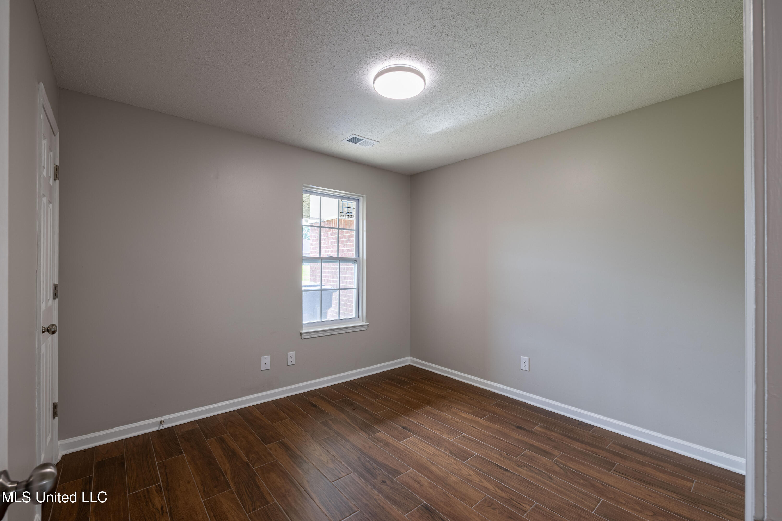 7241 Illinois Central Avenue Property Photo 15