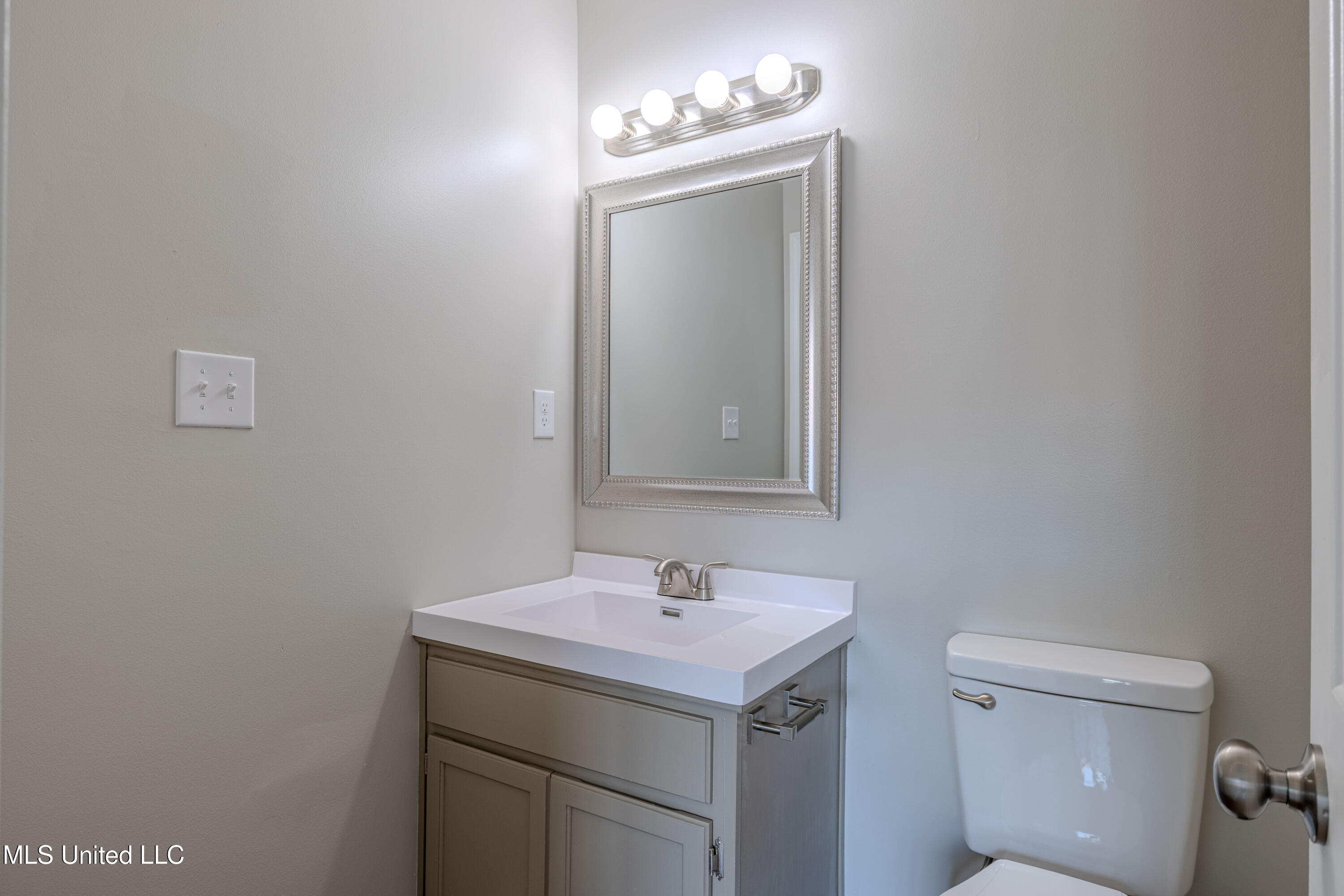 7241 Illinois Central Avenue Property Photo 18
